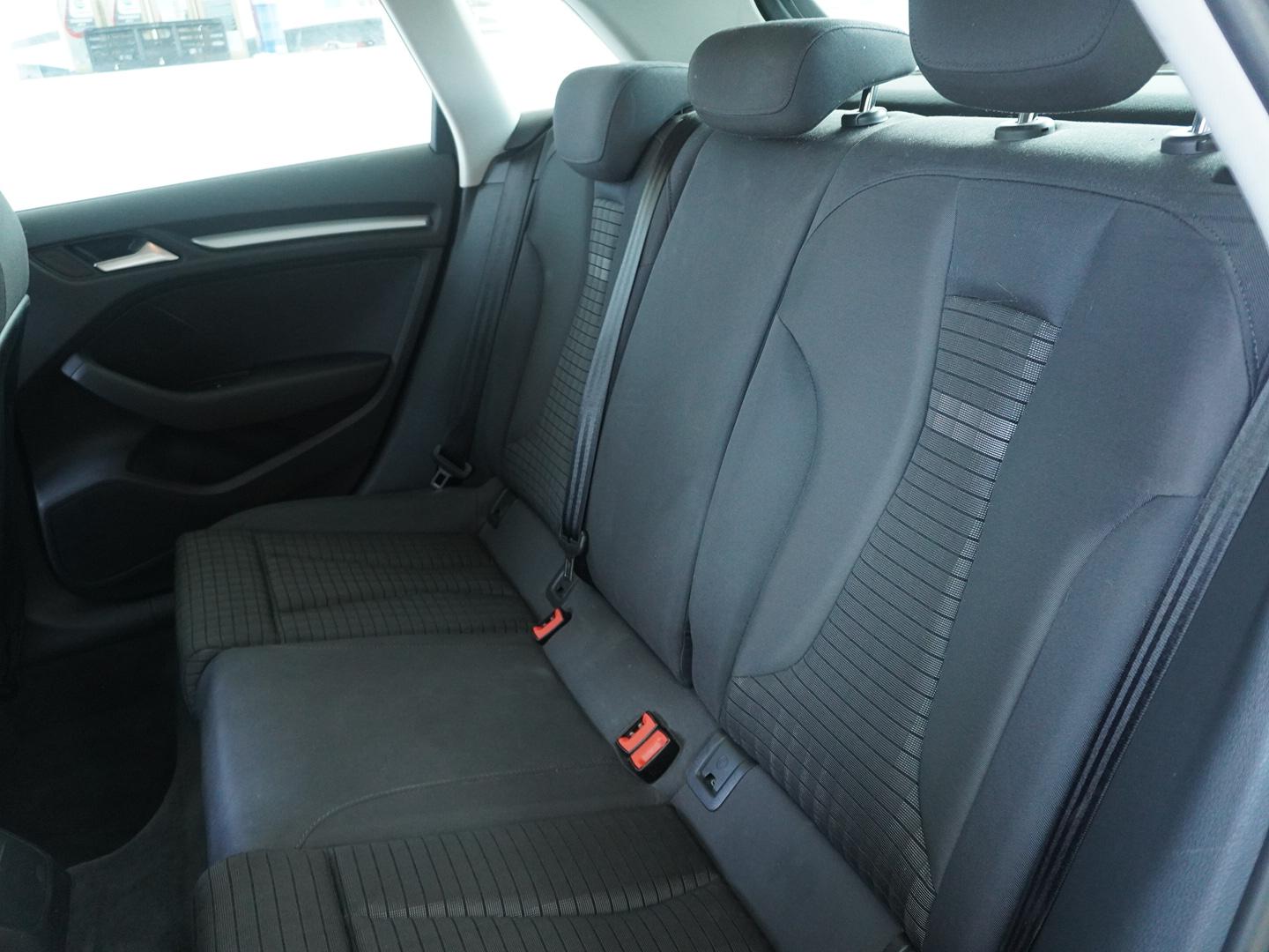 AUDI A3 Sportback 2.0 TDI Ambition quattro-image-5