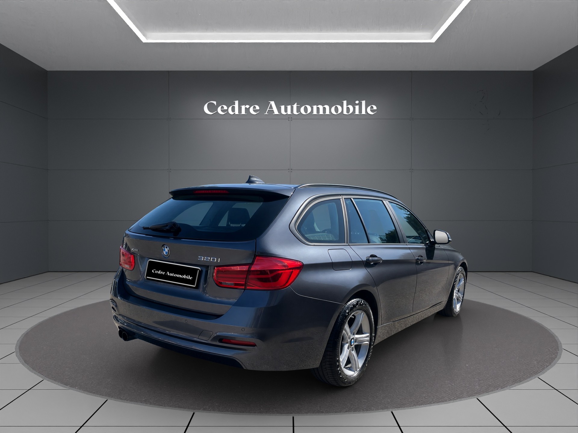 BMW 320i xDrive Touring Steptronic-image-3