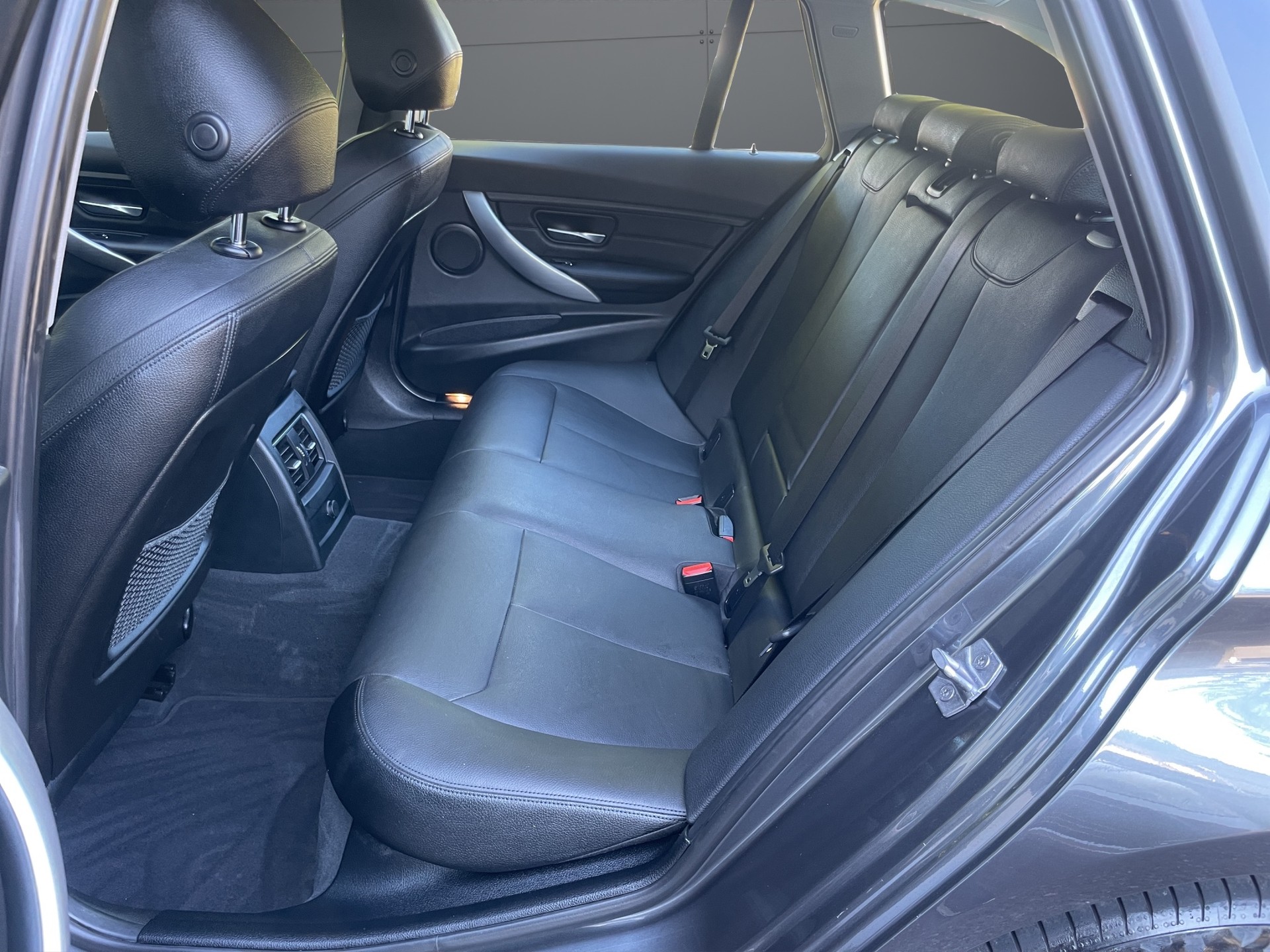 BMW 320i xDrive Touring Steptronic-image-7