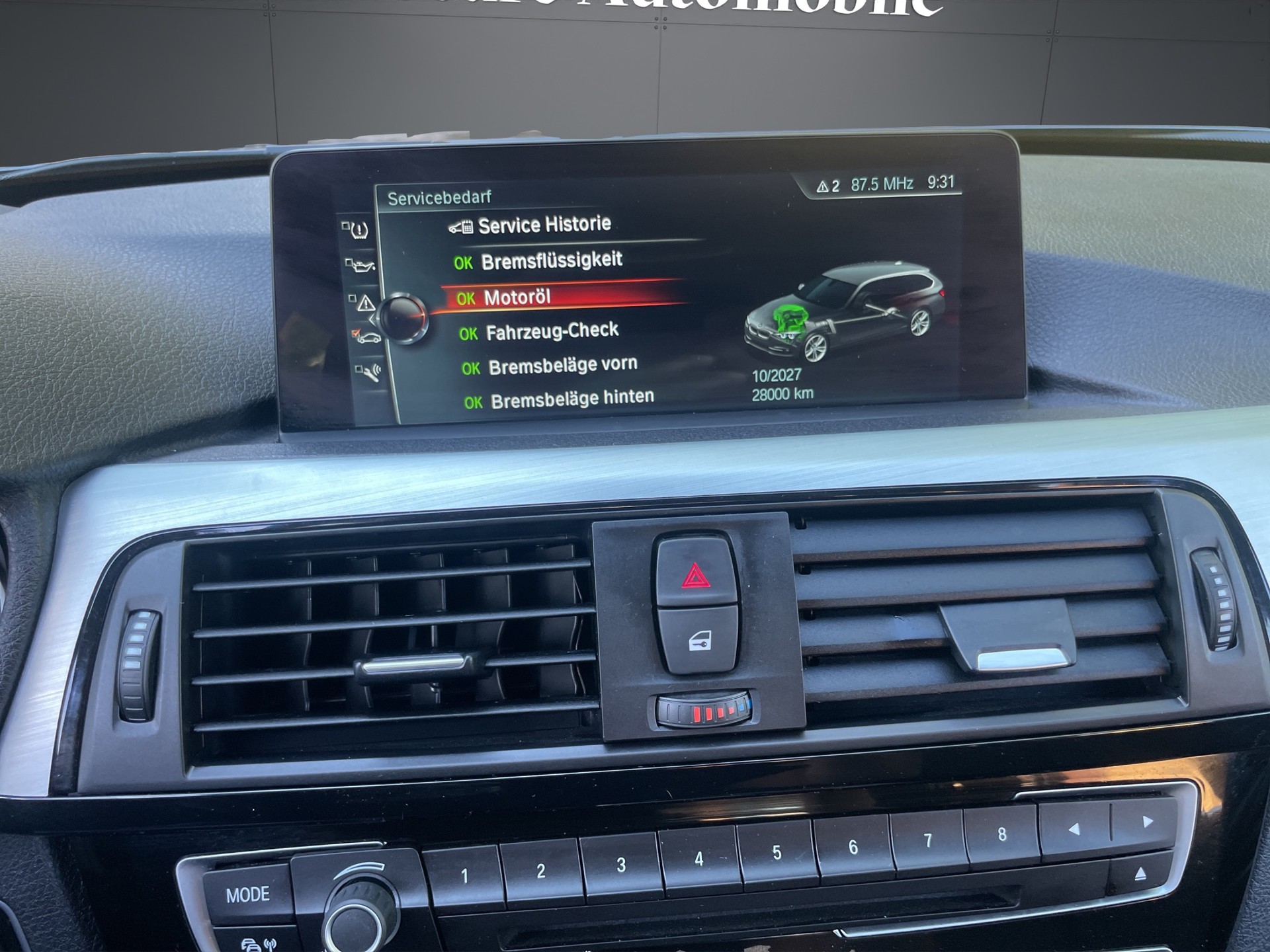 BMW 320i xDrive Touring Steptronic-image-10