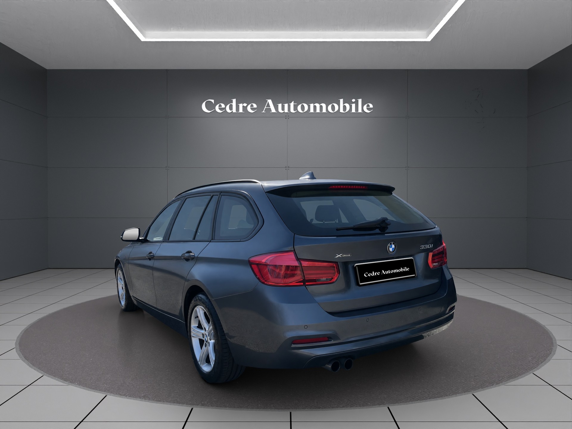 BMW 320i xDrive Touring Steptronic-image-4