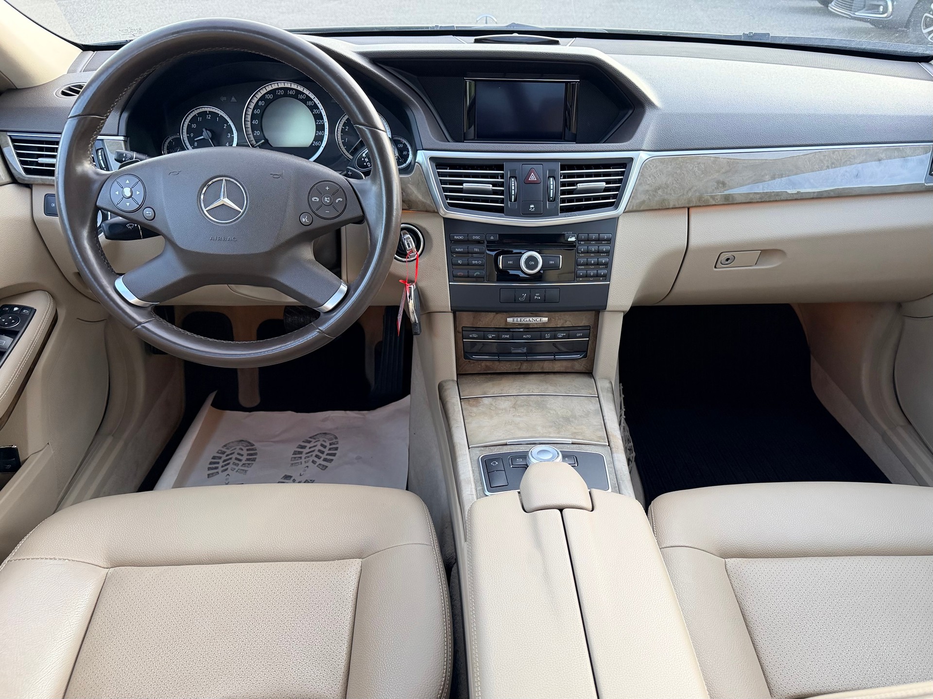 MERCEDES-BENZ E 350 CGI BlueEfficiency Elégance 7G-Tronic-image-15