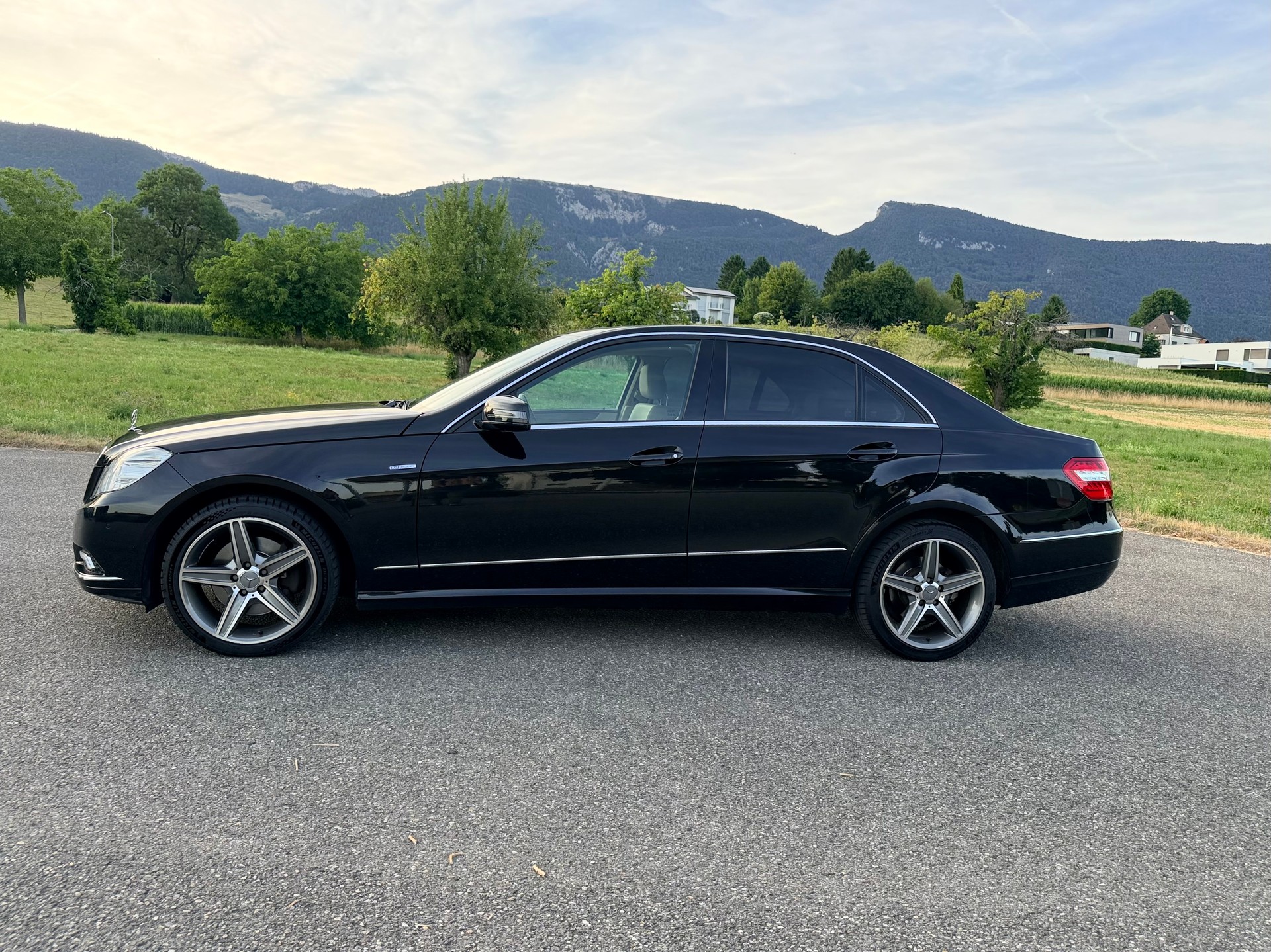 MERCEDES-BENZ E 350 CGI BlueEfficiency Elégance 7G-Tronic-showroom-element-3