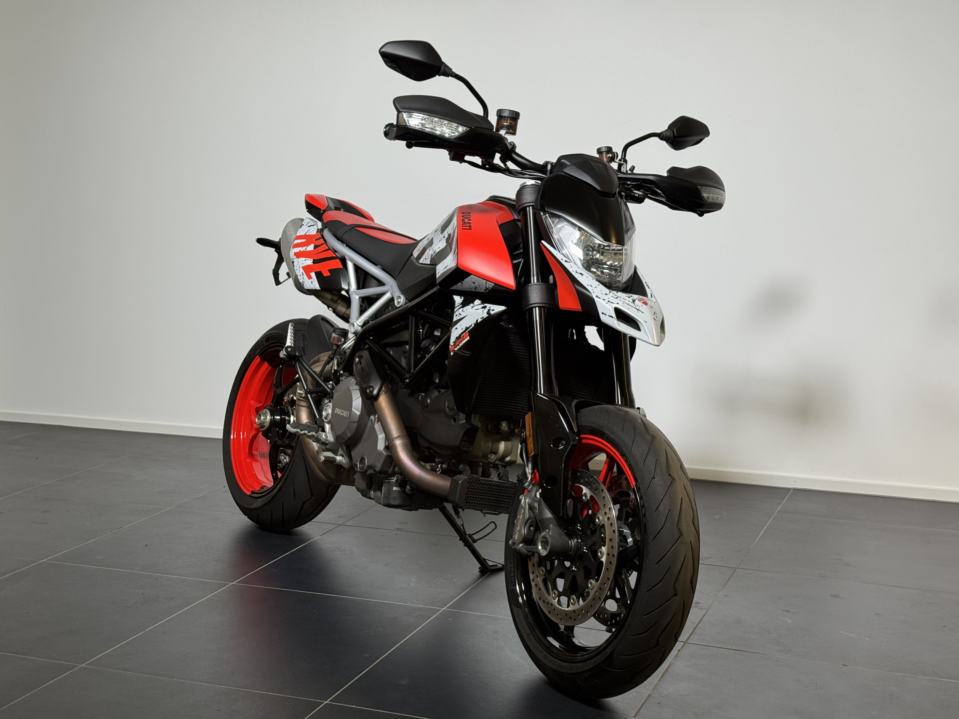 DUCATI Hypermotard 950 RVE-showroom-element-3
