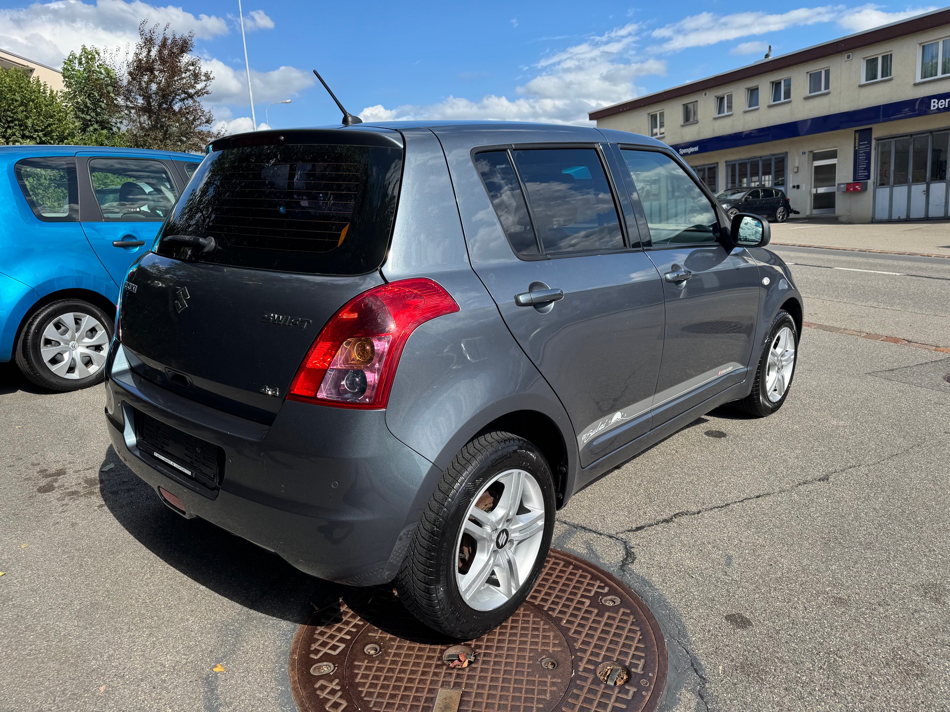 SUZUKI Swift 1.3i 16V GL Top Piz Sulai LE 4x4-image-2