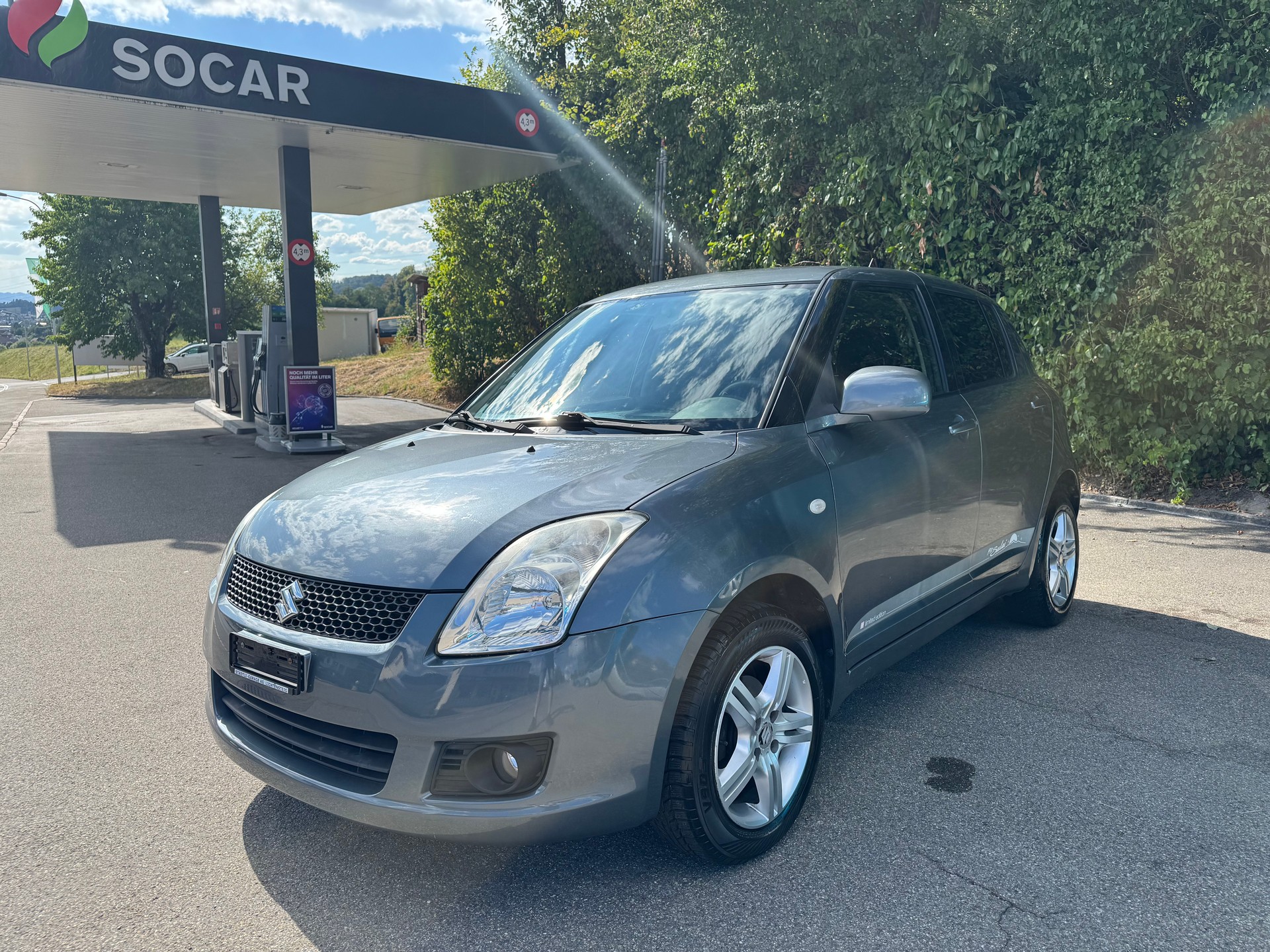SUZUKI Swift 1.3i 16V GL Top Piz Sulai LE 4x4-image-1
