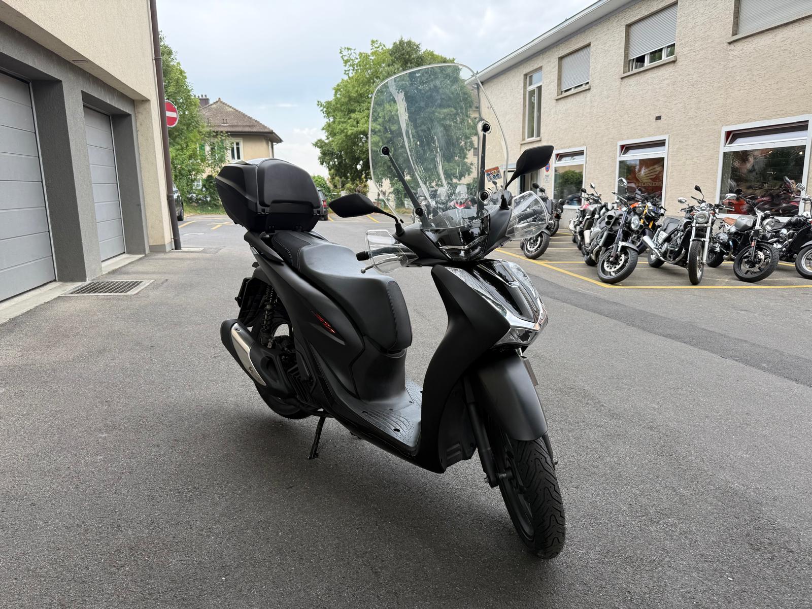 HONDA SH 125 +-showroom-element-1