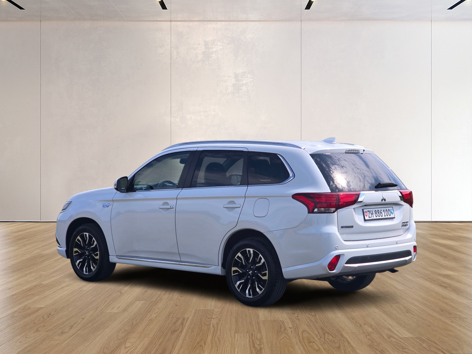 MITSUBISHI Outlander 2.0 PHEV Style 4WD Automatic-showroom-element-3