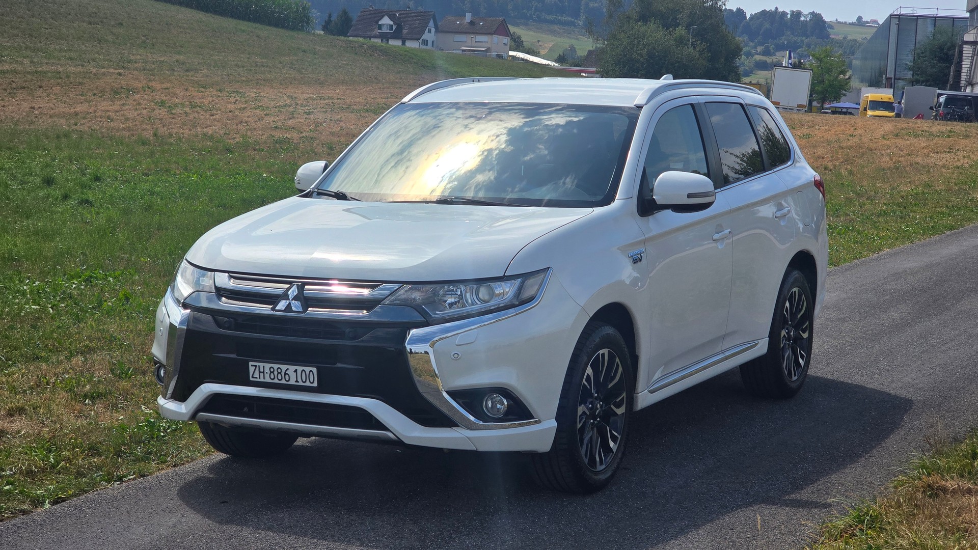 MITSUBISHI Outlander 2.0 PHEV Style 4WD Automatic-image-0