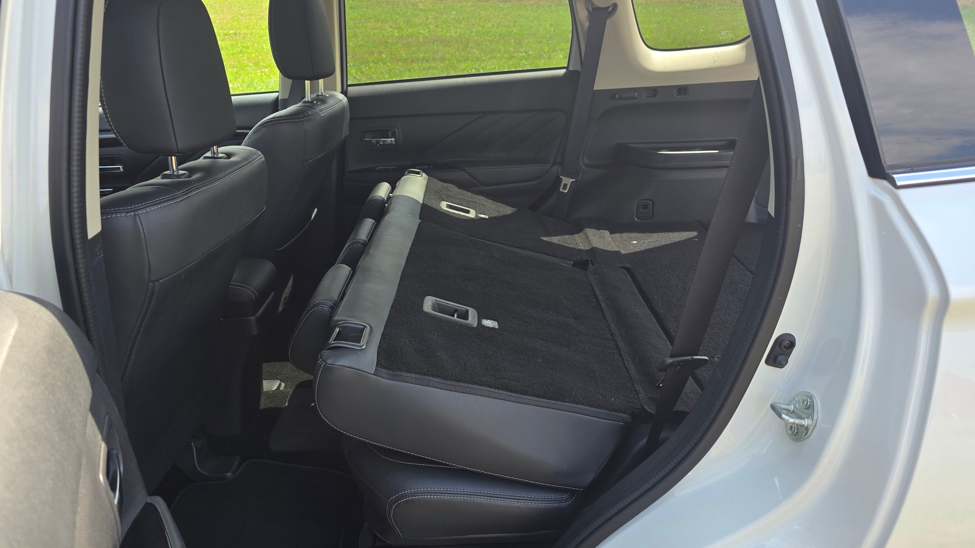 MITSUBISHI Outlander 2.0 PHEV Style 4WD Automatic-image-10