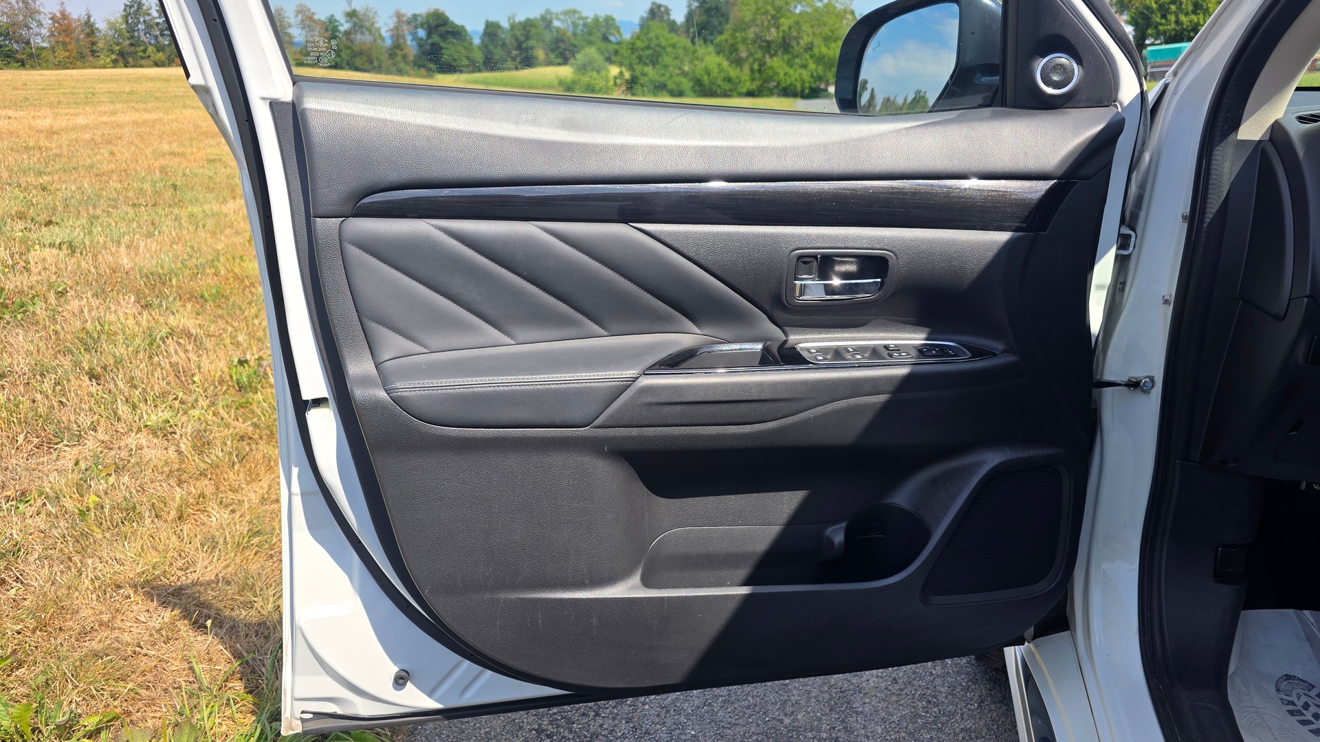 MITSUBISHI Outlander 2.0 PHEV Style 4WD Automatic-image-22