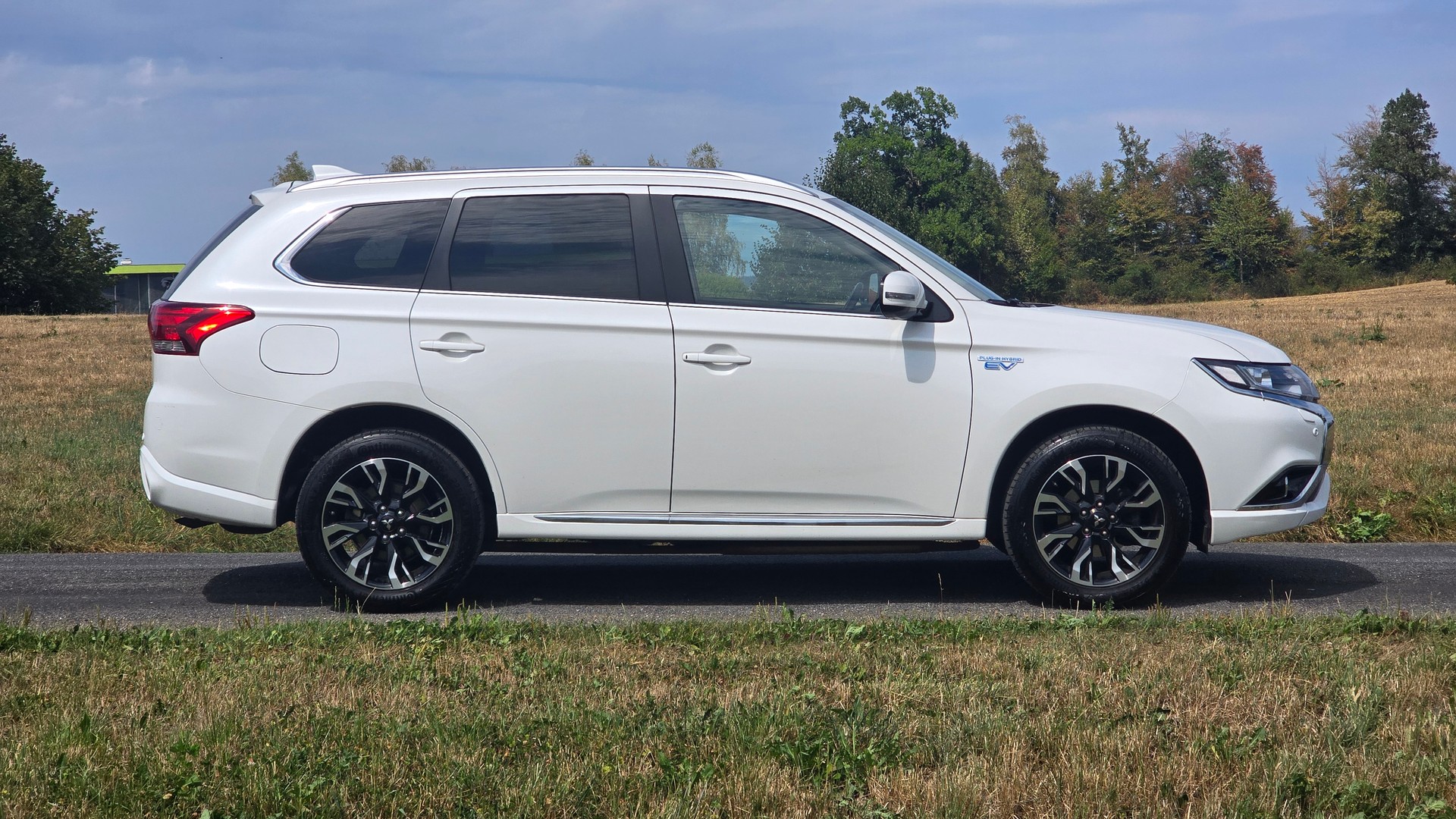 MITSUBISHI Outlander 2.0 PHEV Style 4WD Automatic-image-6