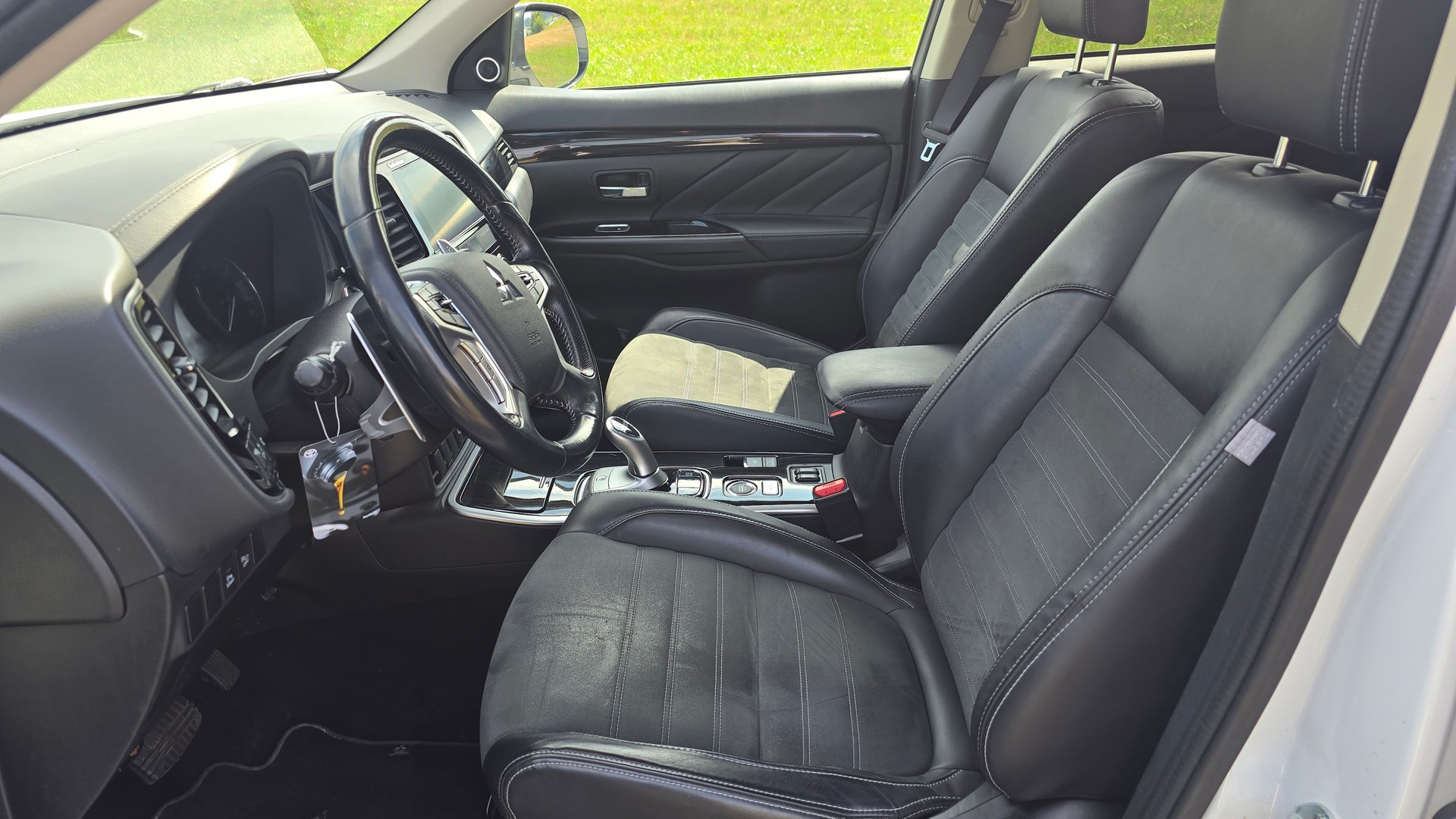 MITSUBISHI Outlander 2.0 PHEV Style 4WD Automatic-image-11