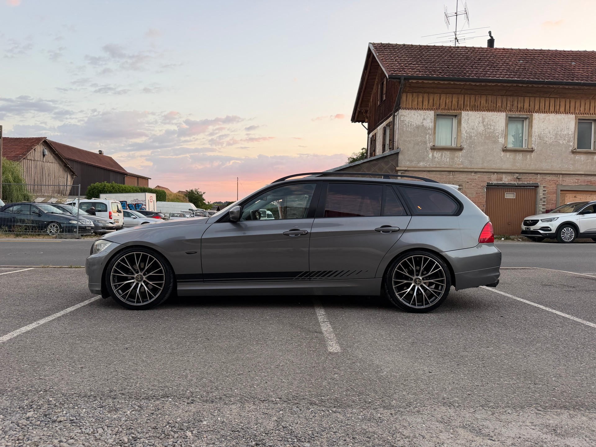 BMW 318i Touring Dynamic Edition Steptronic-image-4