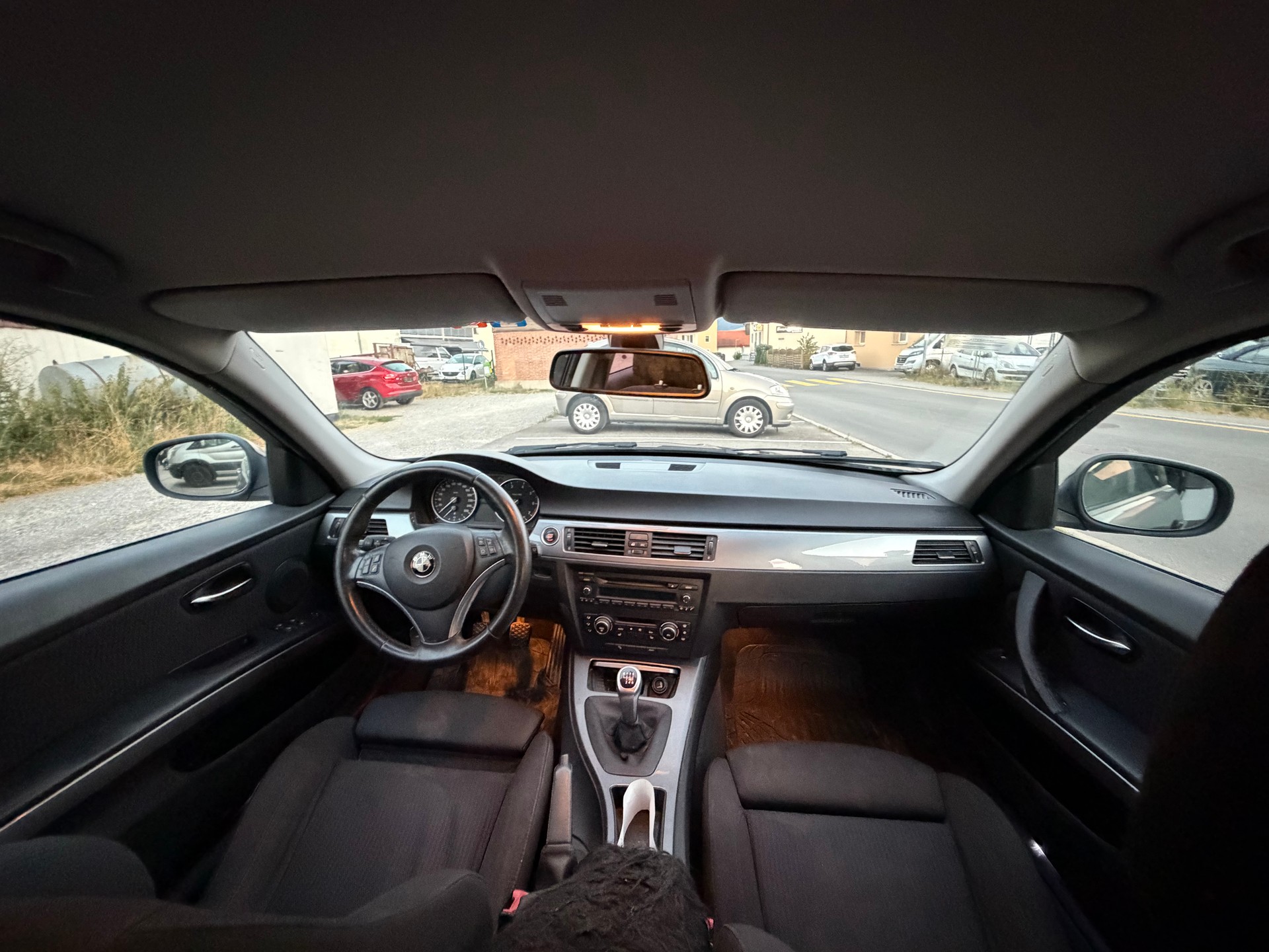 BMW 318i Touring Dynamic Edition Steptronic-image-7