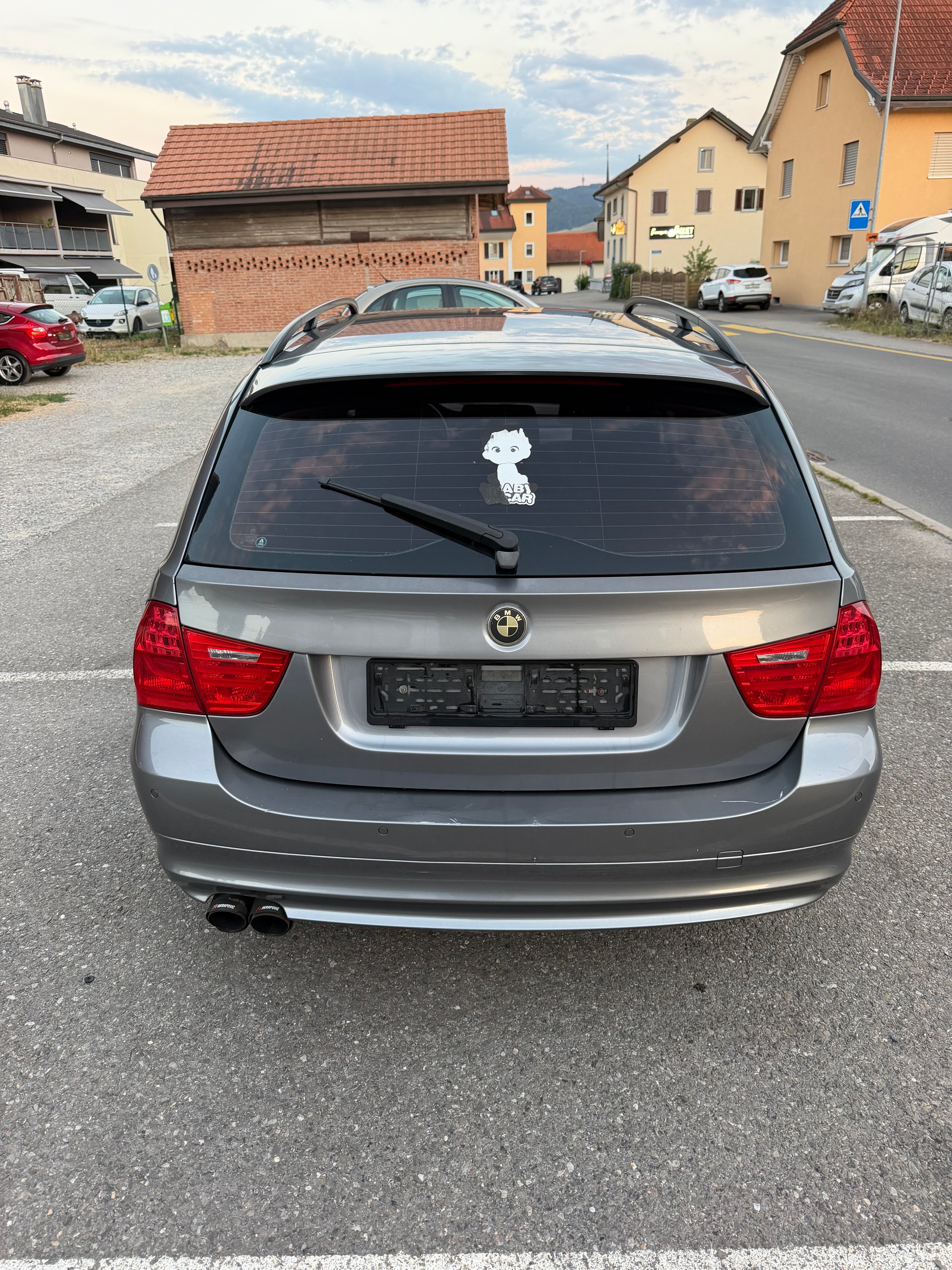 BMW 318i Touring Dynamic Edition Steptronic-image-6