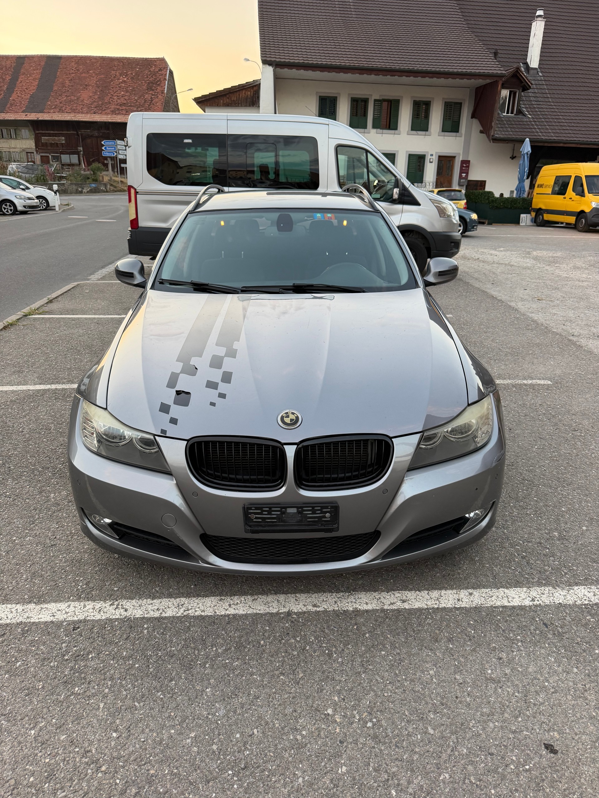 BMW 318i Touring Dynamic Edition Steptronic-image-0
