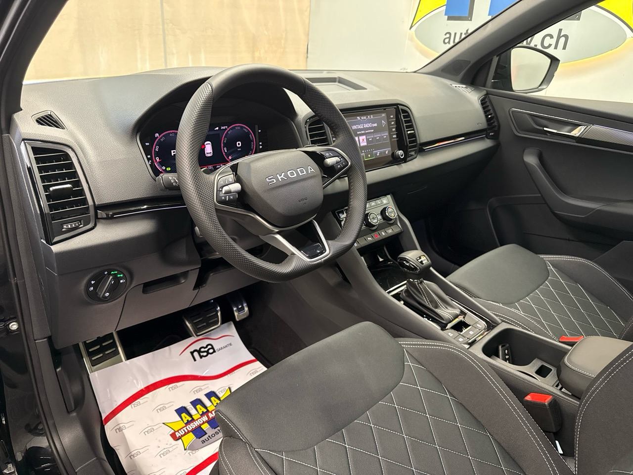 SKODA Karoq 2.0 TSI SportLine 4x4 DSG-image-2