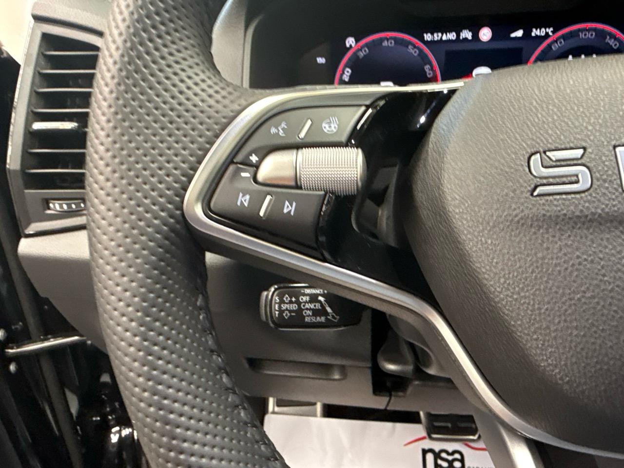 SKODA Karoq 2.0 TSI SportLine 4x4 DSG-image-8