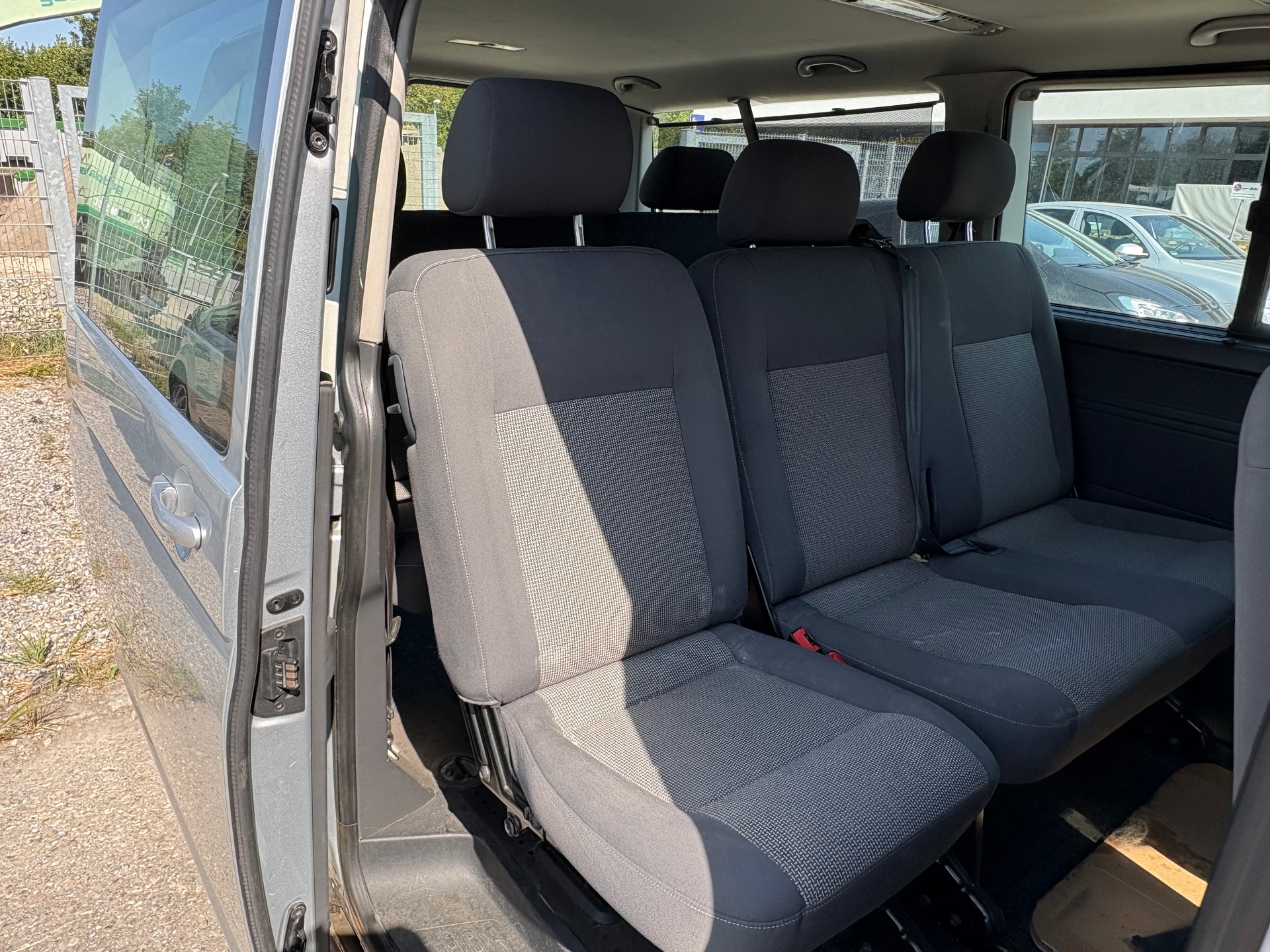 VW T5 Caravelle Comfortline 2.0 TDI DSG-image-11