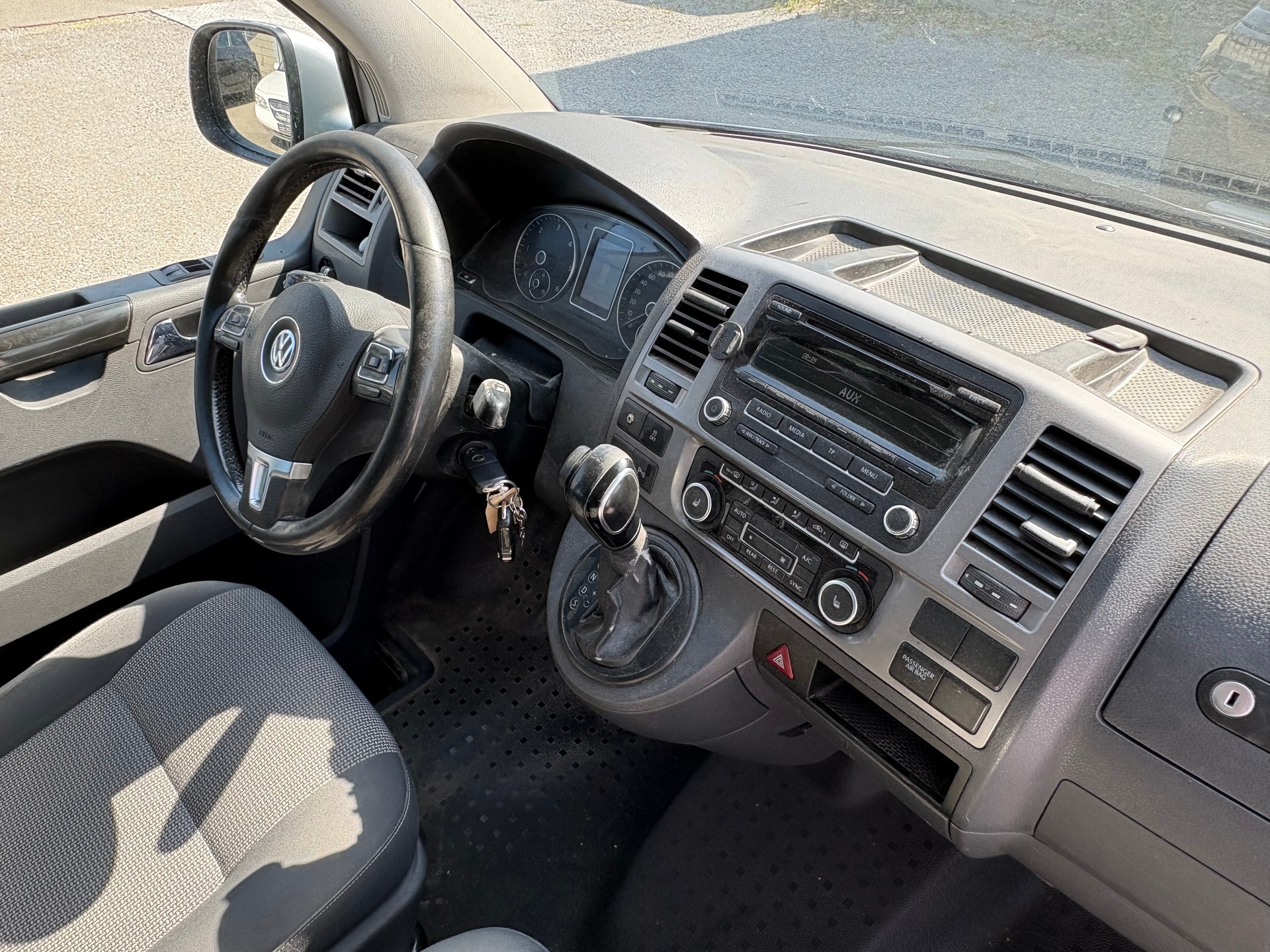 VW T5 Caravelle Comfortline 2.0 TDI DSG-image-9