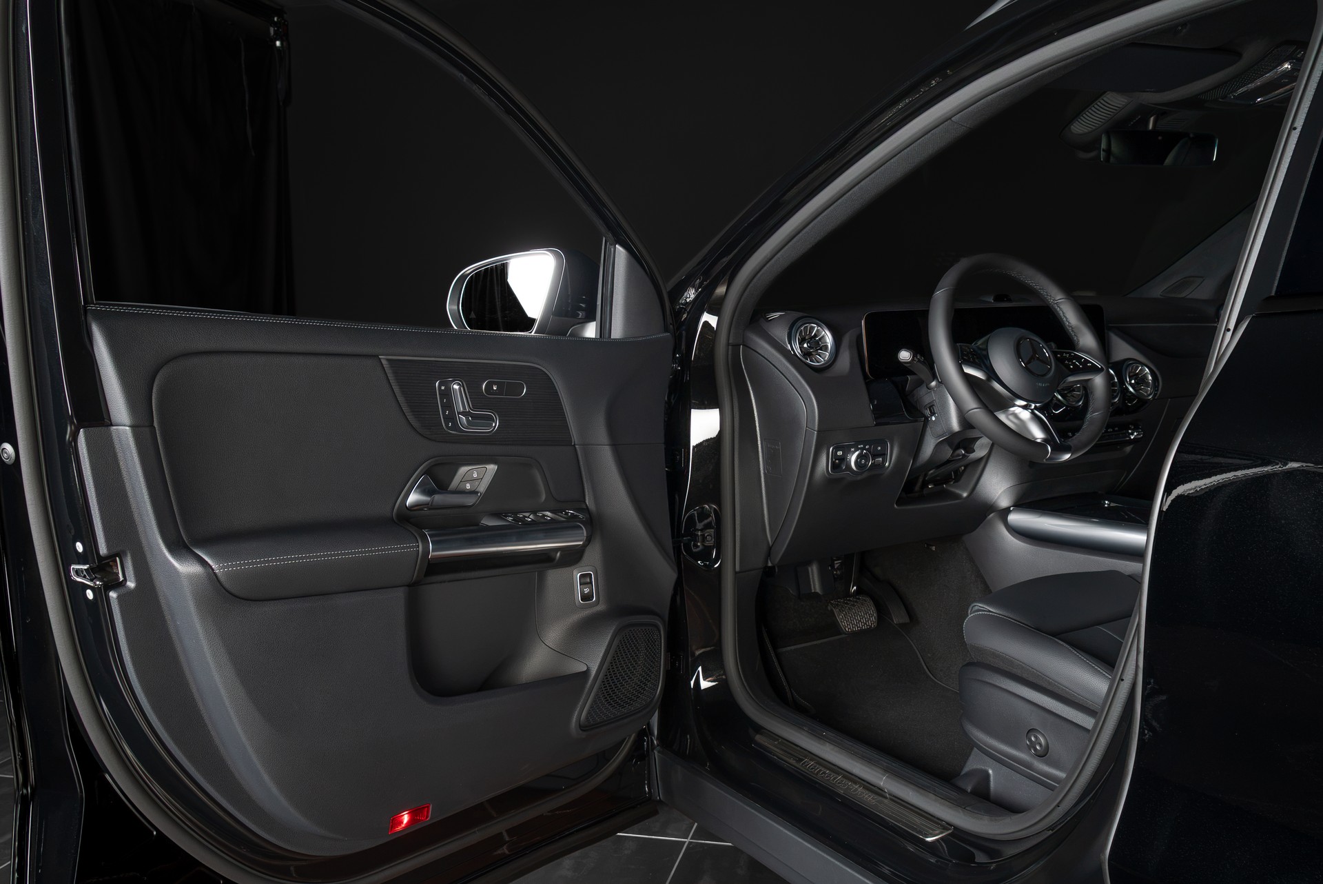 MERCEDES-BENZ GLA 250 4Matic 8G-DCT Swiss Star-image-9