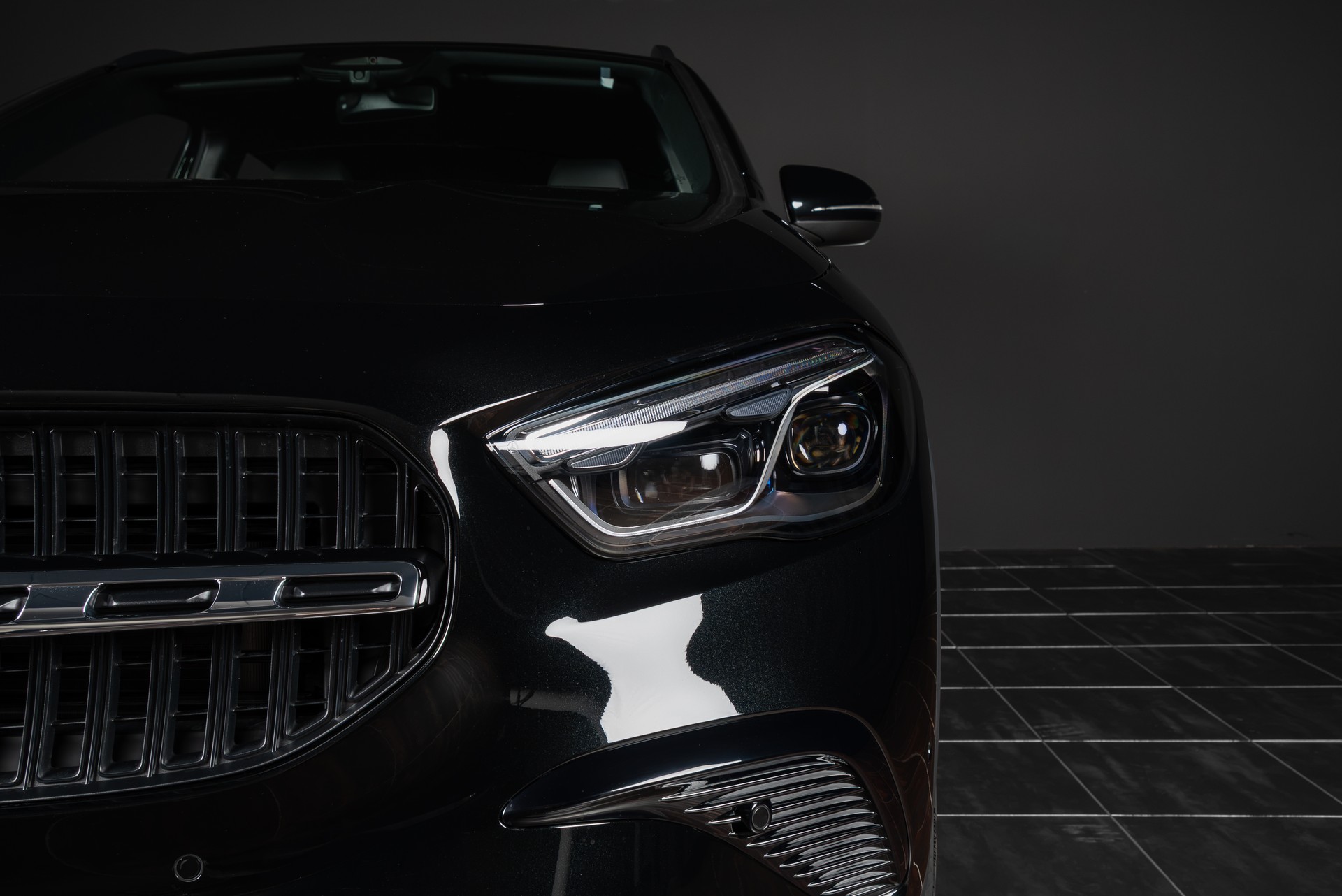 MERCEDES-BENZ GLA 250 4Matic 8G-DCT Swiss Star-showroom-element-3
