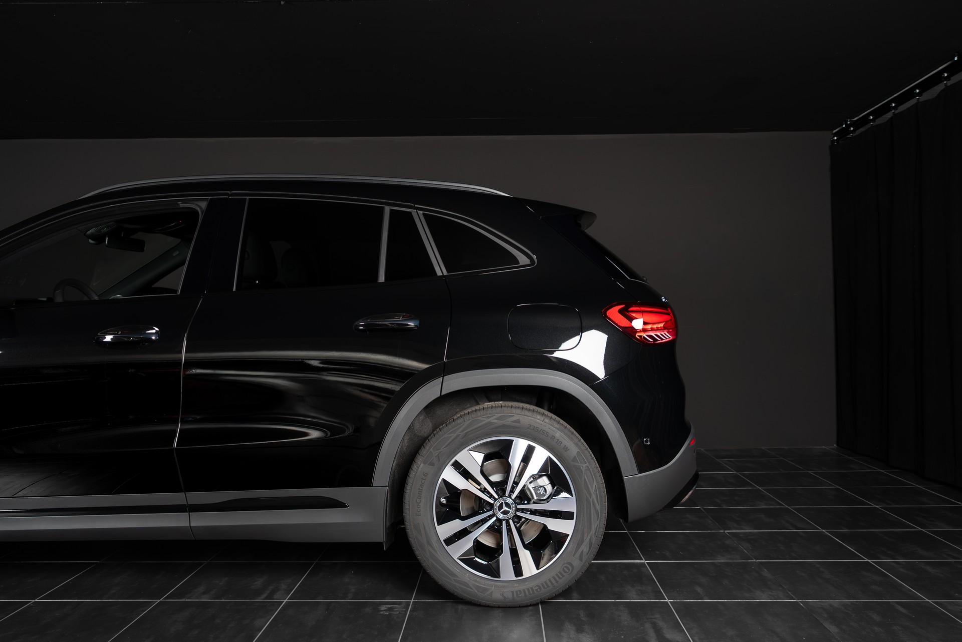 MERCEDES-BENZ GLA 250 4Matic 8G-DCT Swiss Star-image-5