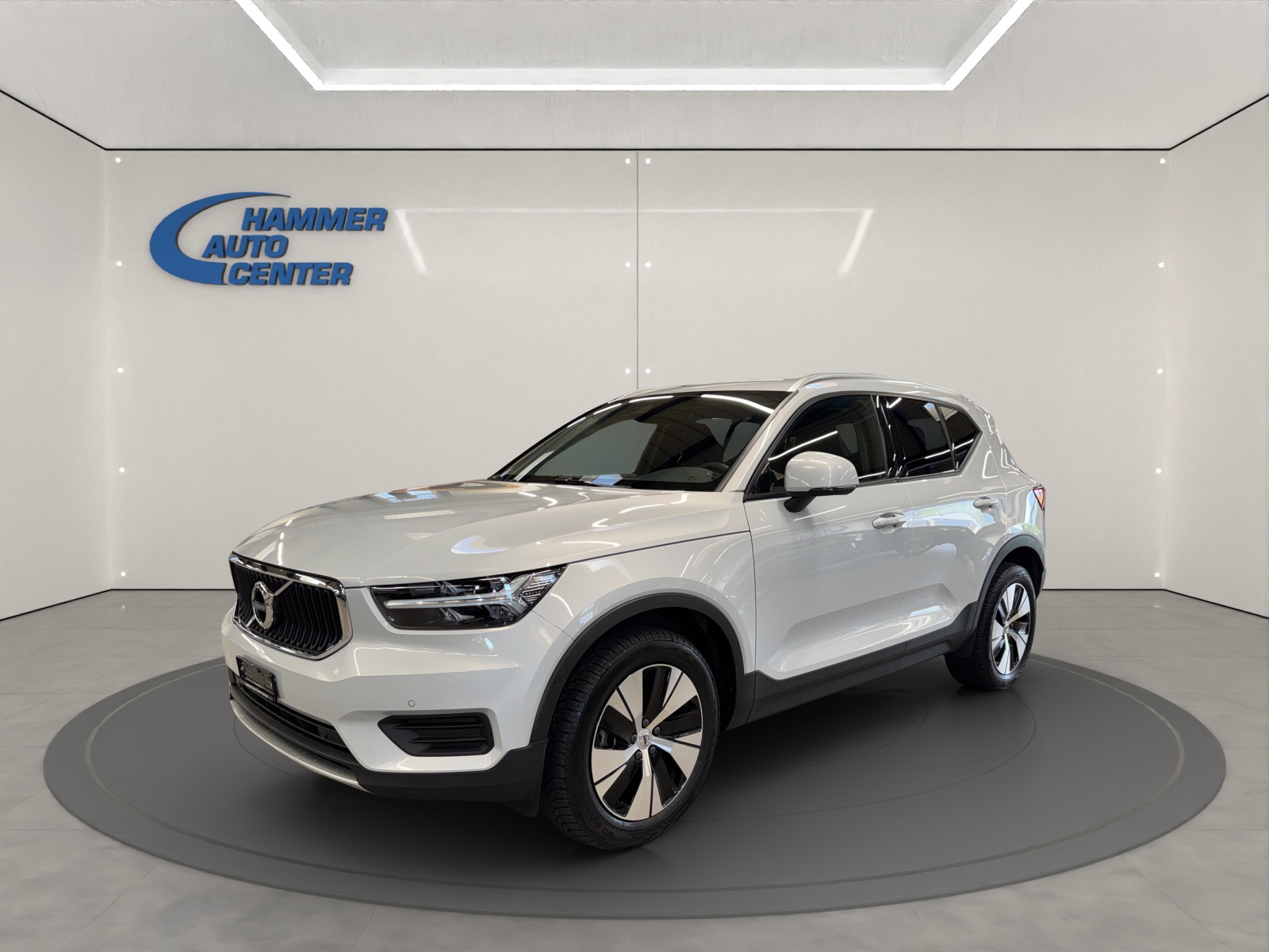 VOLVO XC40 1.5 T2 Momentum-image-0