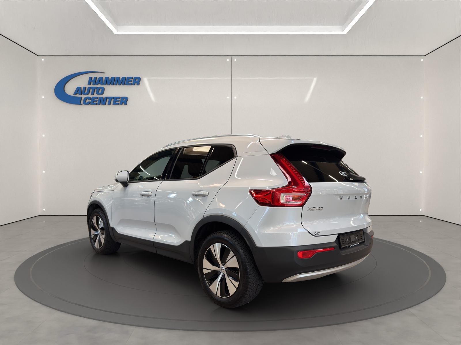 VOLVO XC40 1.5 T2 Momentum-image-2
