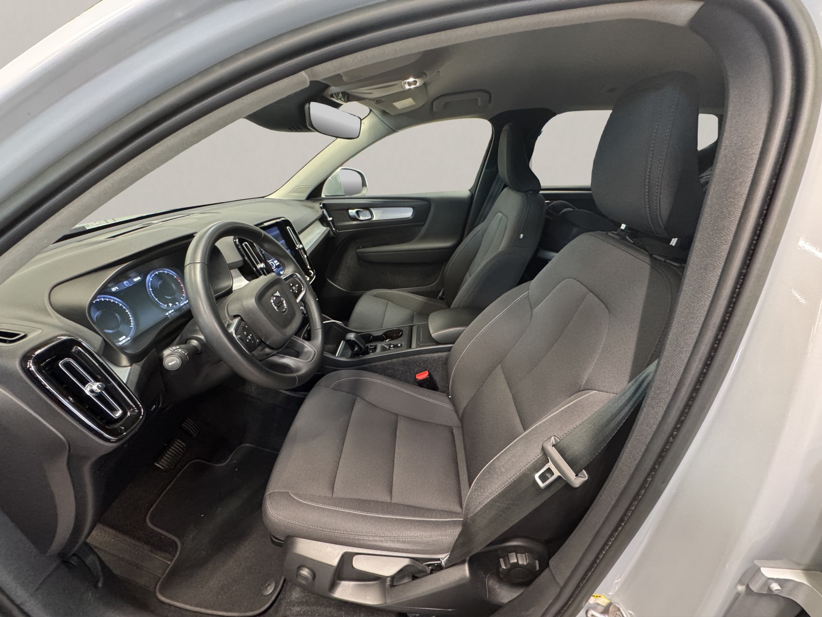 VOLVO XC40 1.5 T2 Momentum-image-8