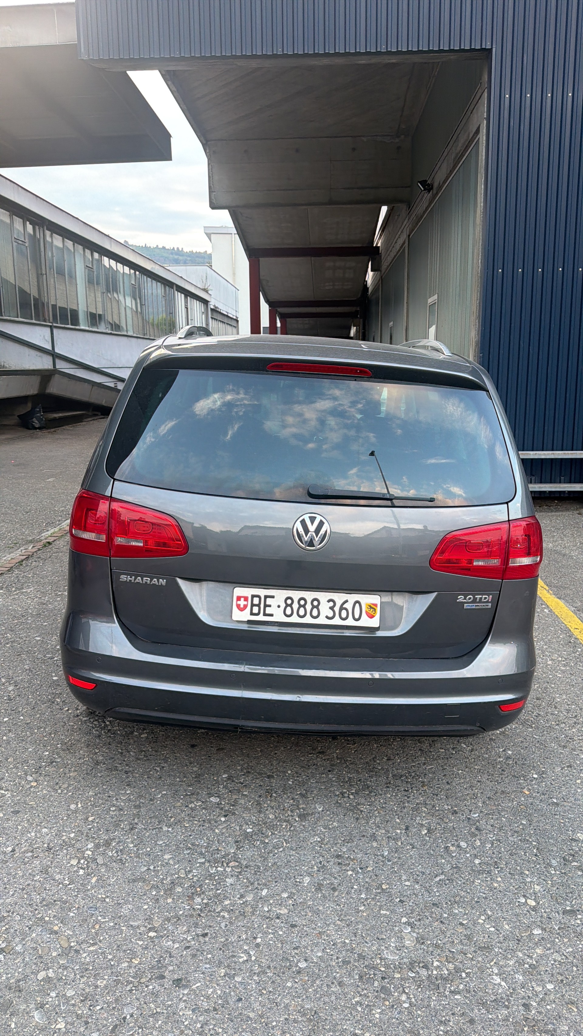VW Sharan 2.0 TDI BlueMotion Technology Highline DSG-image-6