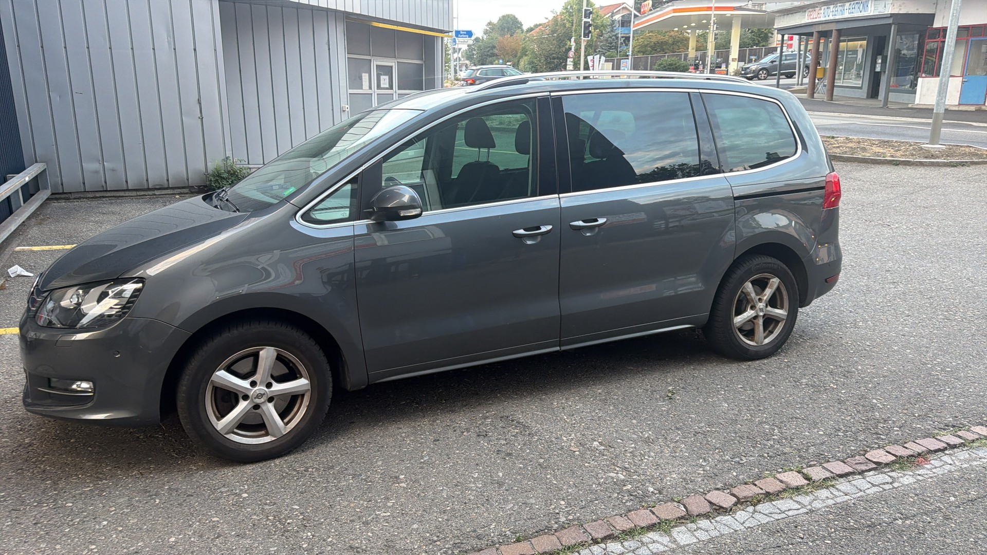 VW Sharan 2.0 TDI BlueMotion Technology Highline DSG-image-4