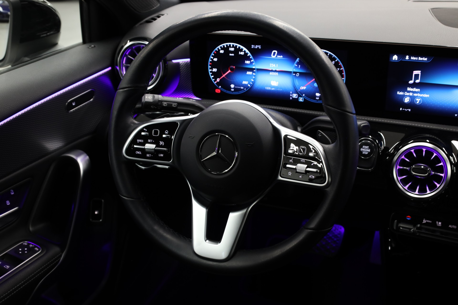 MERCEDES-BENZ A 250 e Progressive-image-17