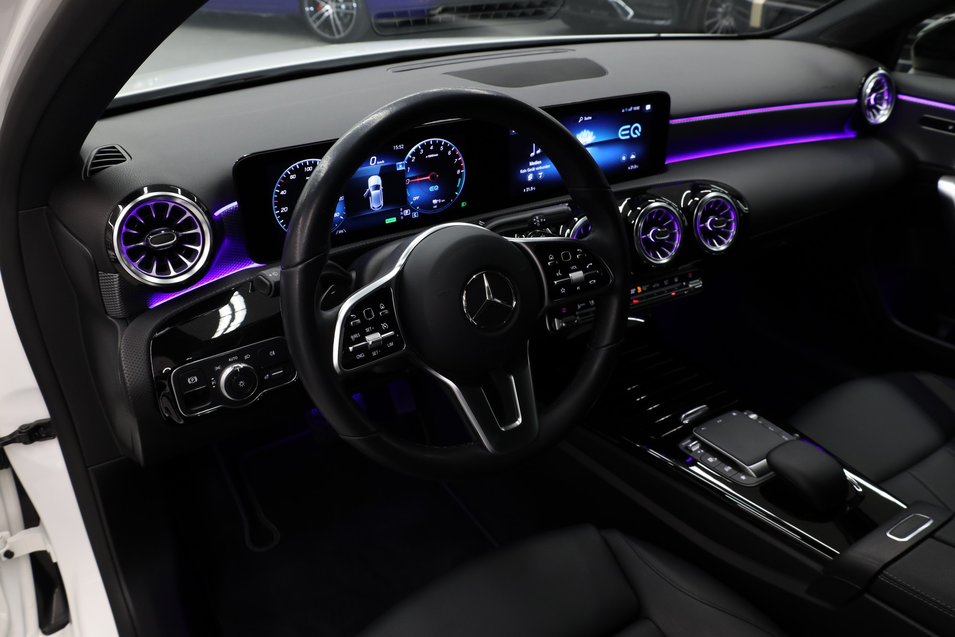 MERCEDES-BENZ A 250 e Progressive-image-15
