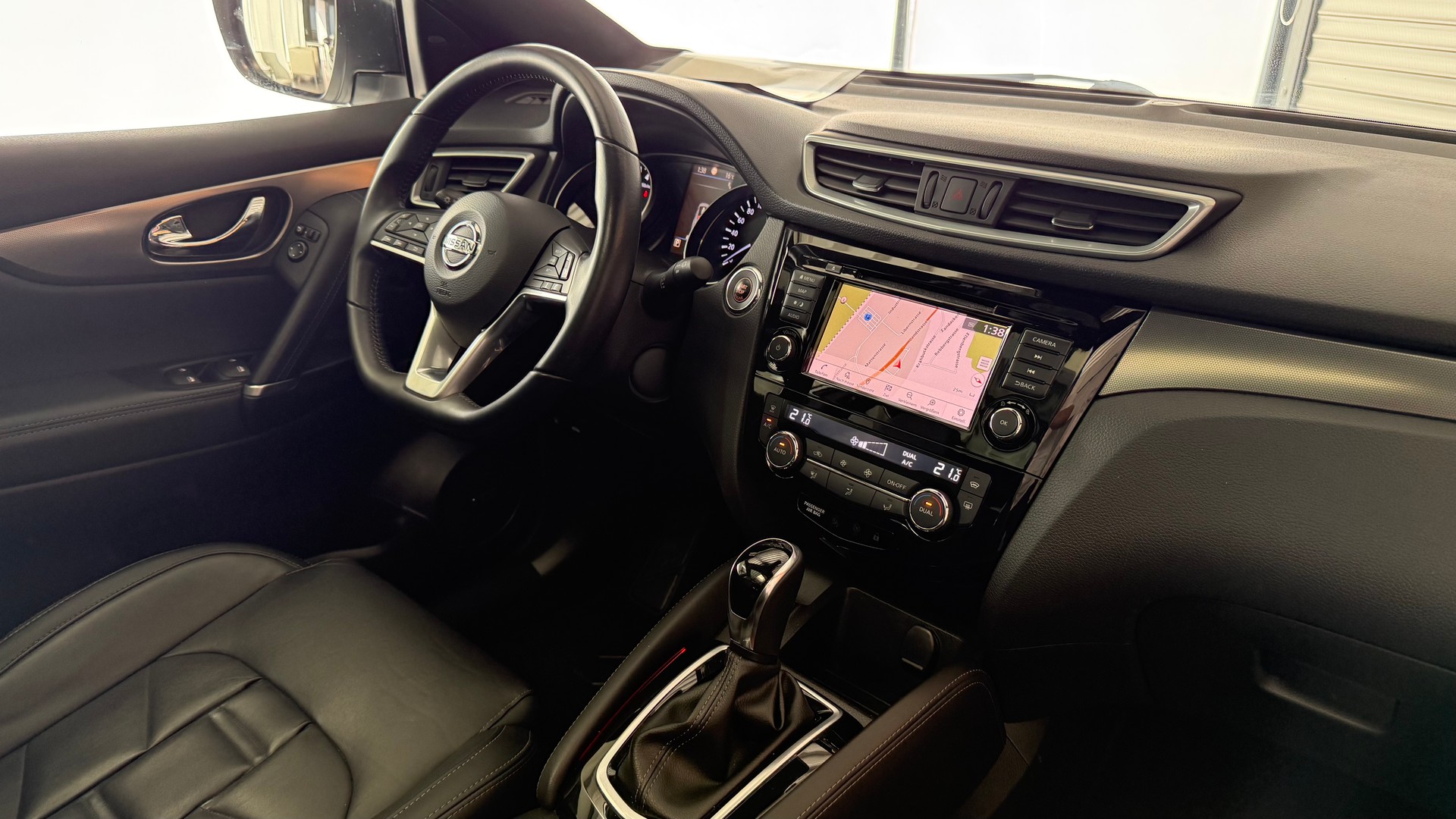 NISSAN Qashqai 1.3 DIG-T 160 Tekna+-image-25