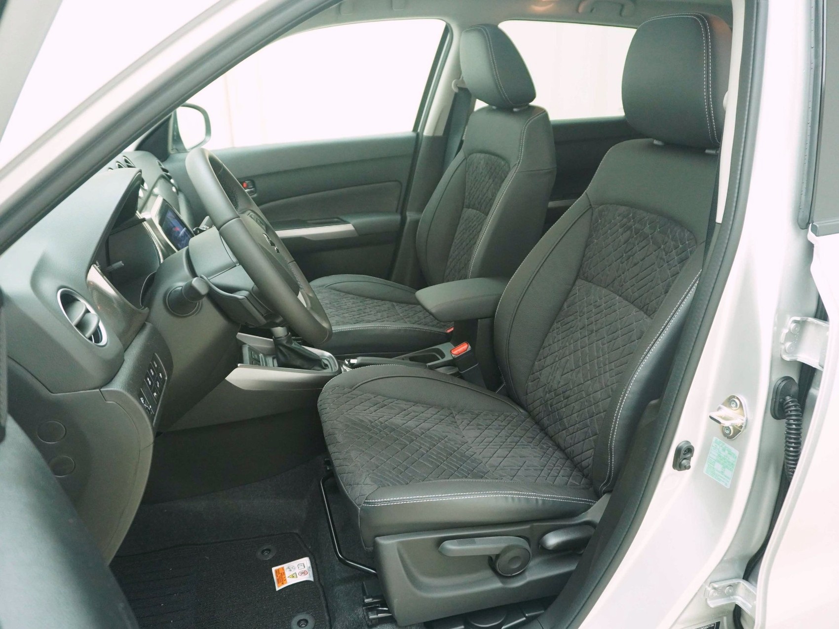 SUZUKI Vitara 1.4 T Compact Top Hybrid 4x4-image-6