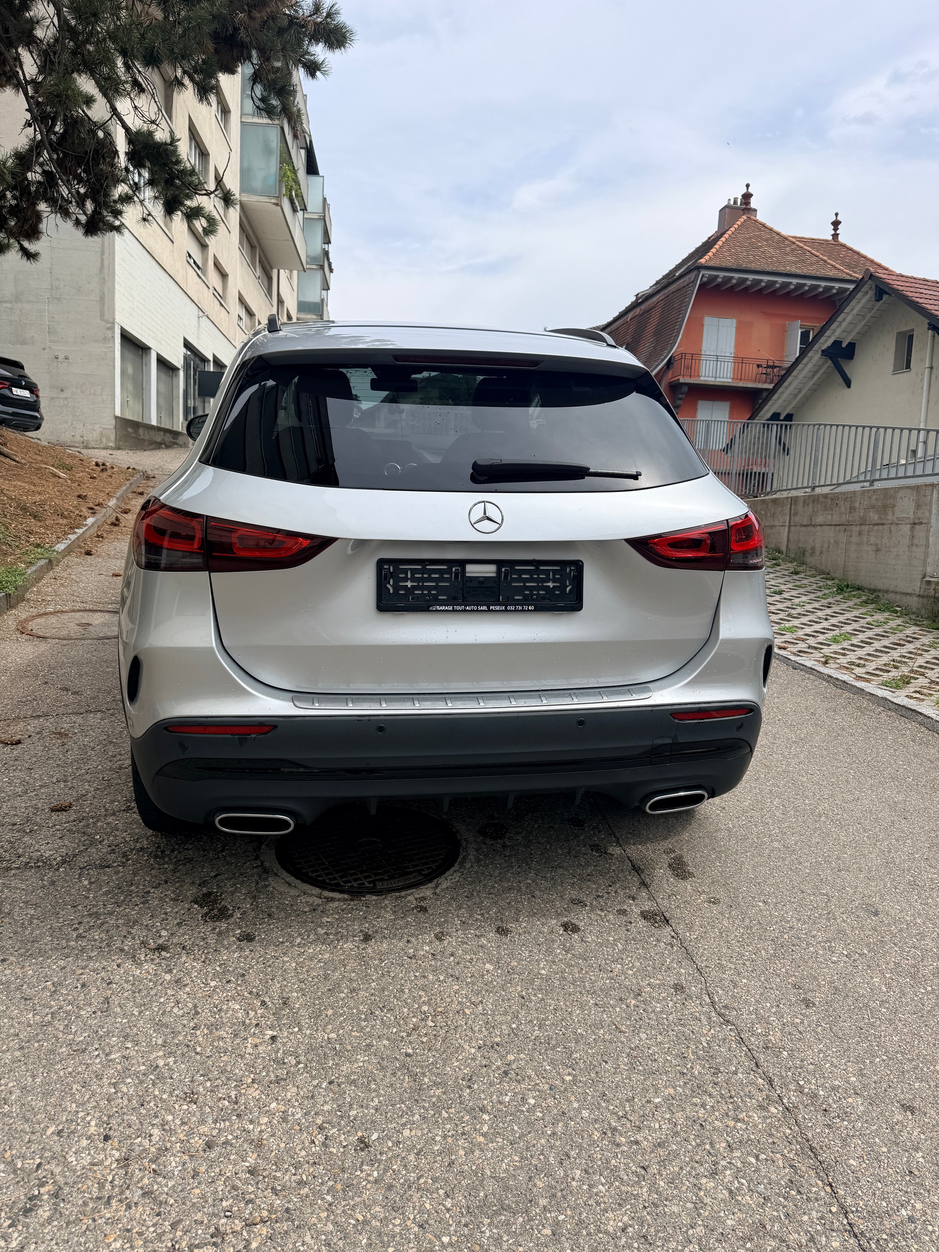 MERCEDES-BENZ GLA 200 AMG Line-image-3