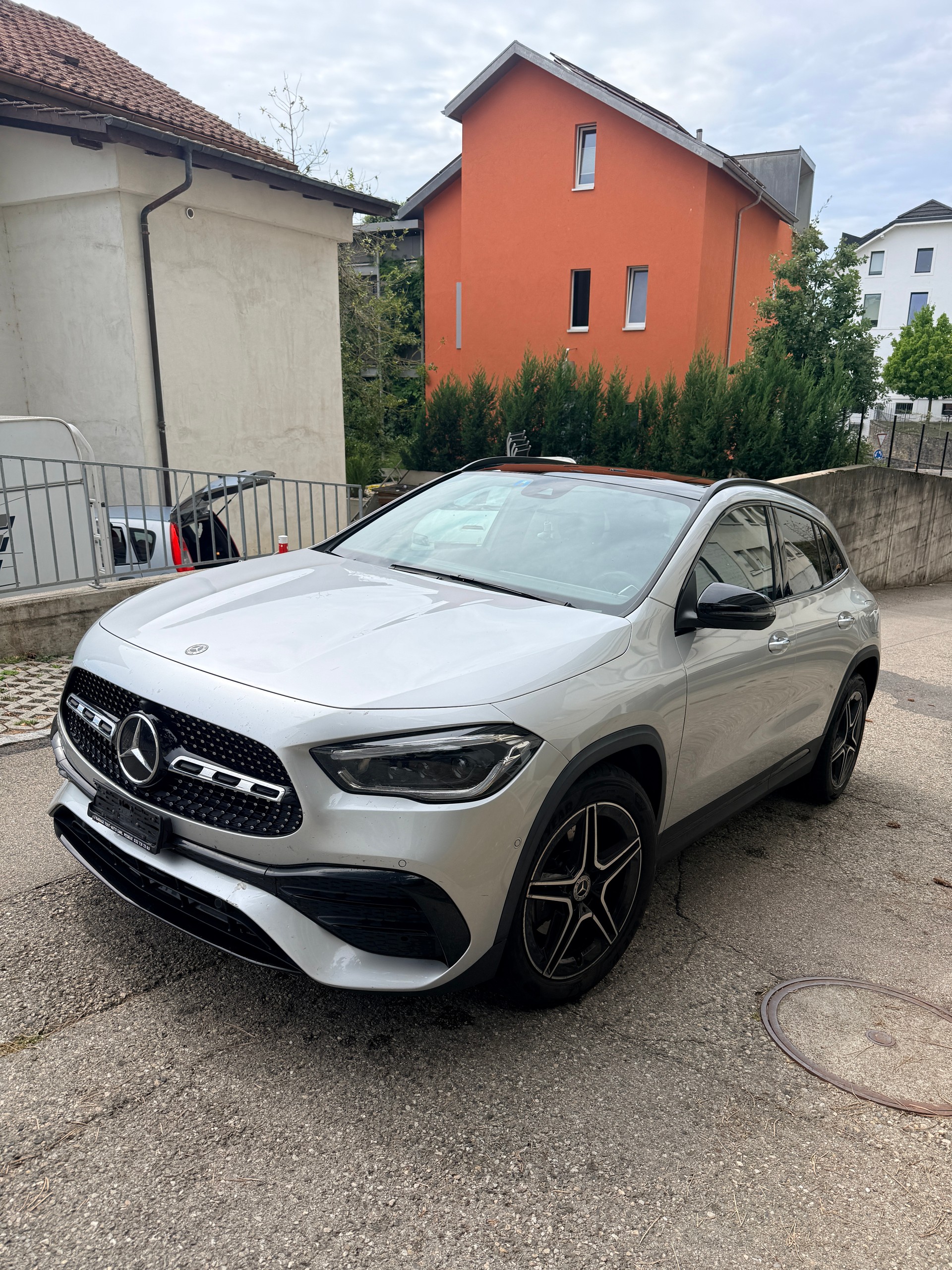 MERCEDES-BENZ GLA 200 AMG Line-image-1