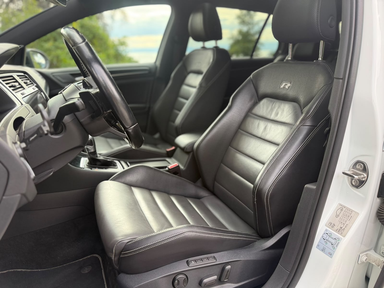 VW 2.0 TSI R DSG 4motion-image-2