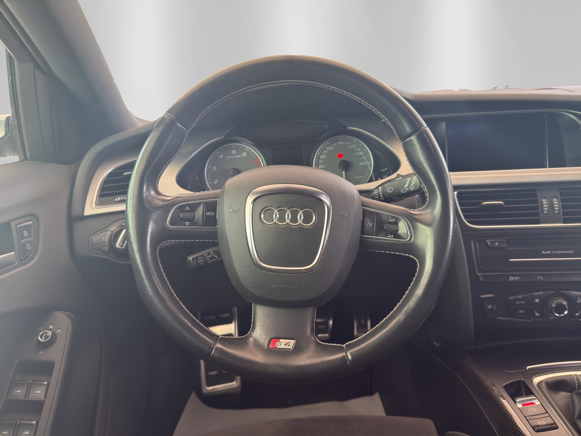 AUDI S4 Avant 3.0 TFSI quattro-image-8