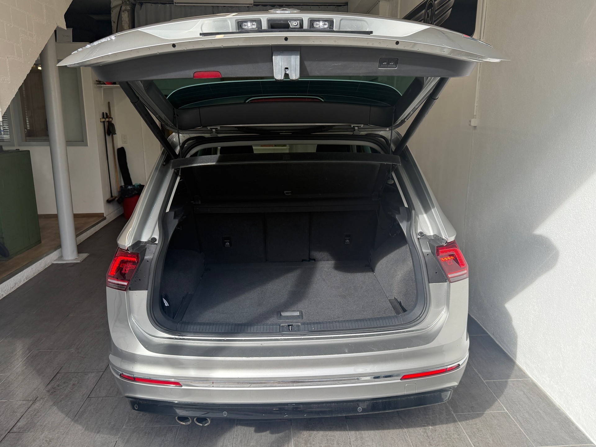 VW Tiguan 2.0 TDI SCR Highline 4Motion DSG Ab 330.- pro Monat AHK 2500KG-image-8