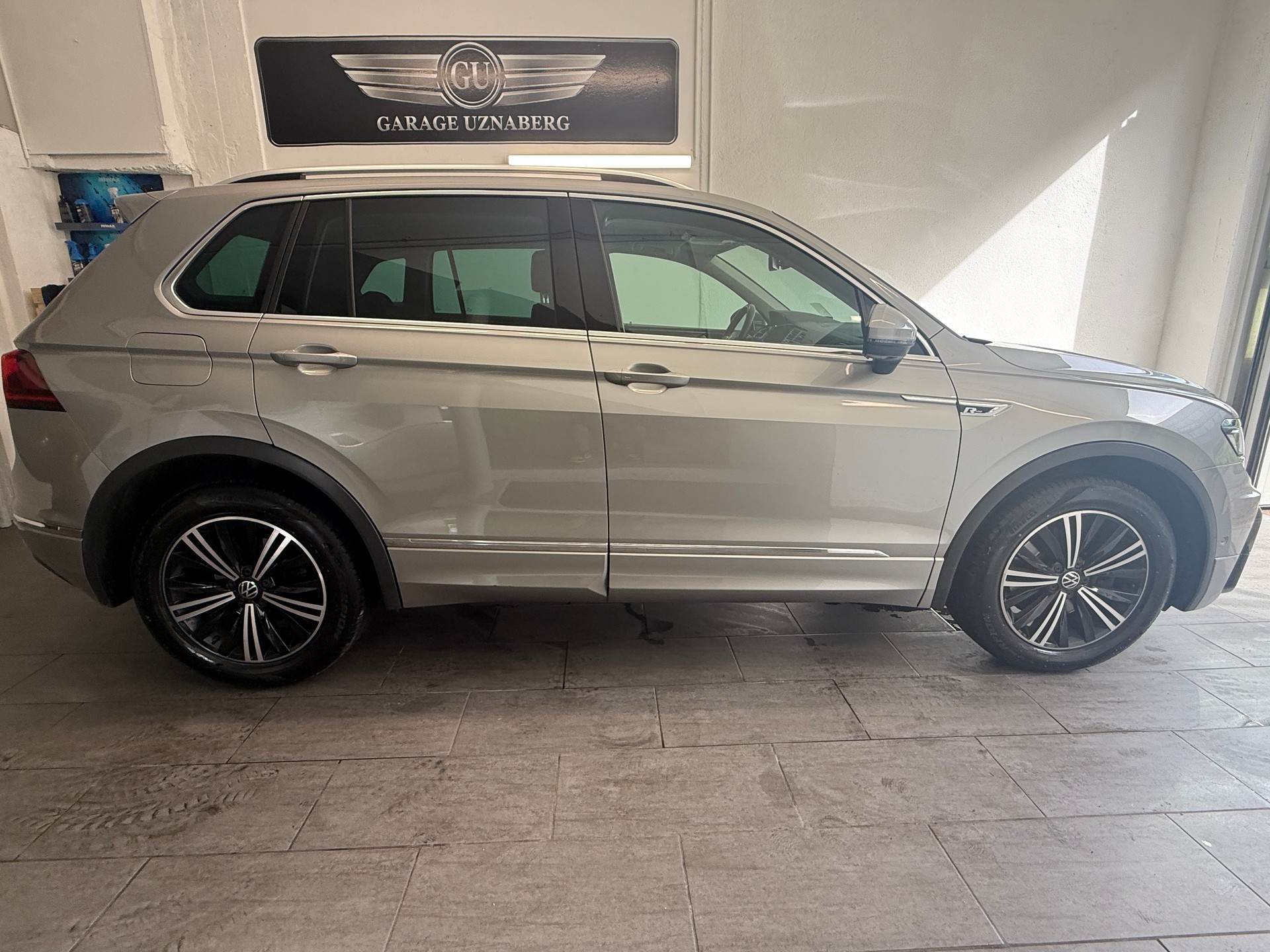 VW Tiguan 2.0 TDI SCR Highline 4Motion DSG Ab 330.- pro Monat AHK 2500KG-image-5