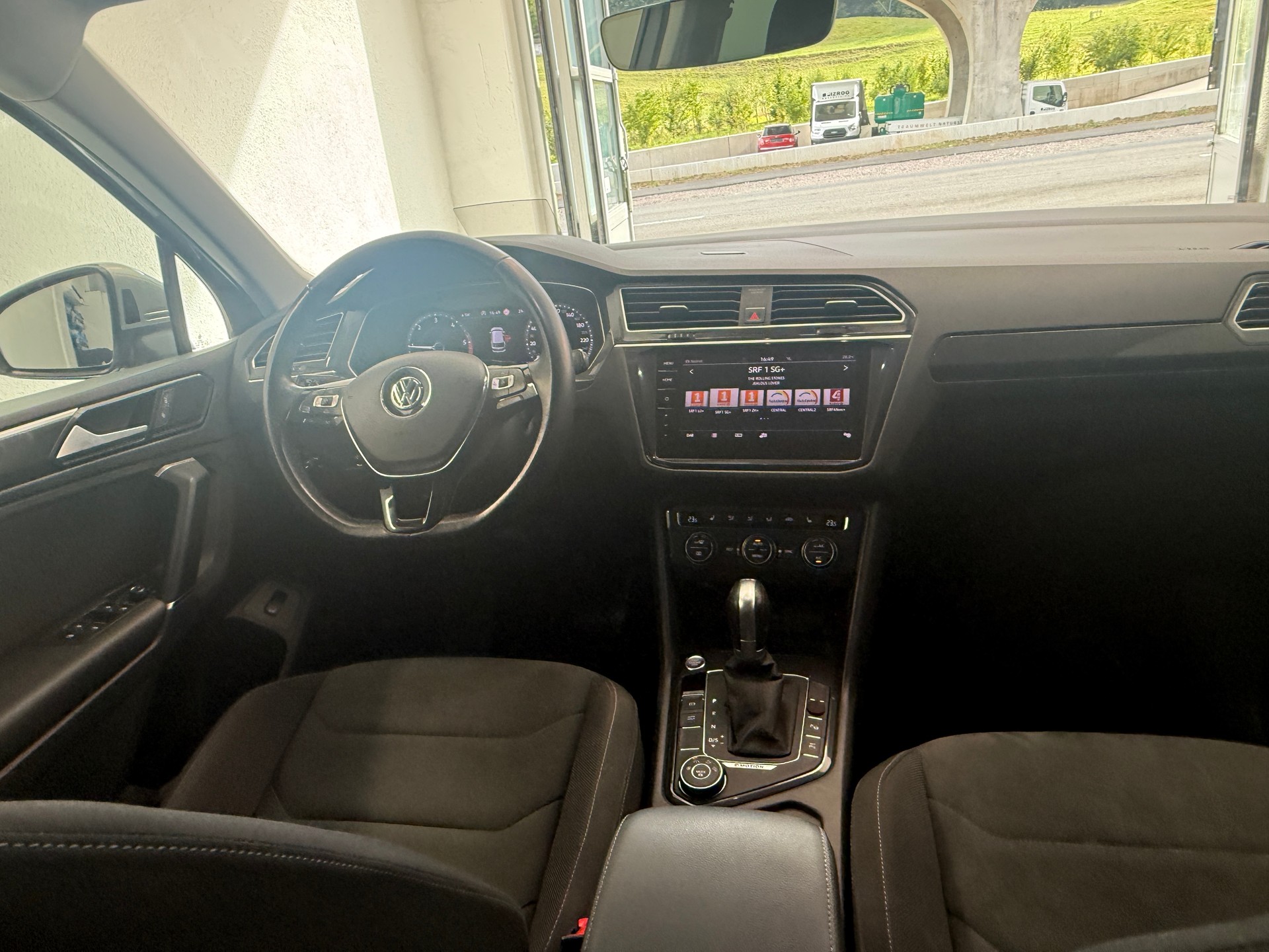 VW Tiguan 2.0 TDI SCR Highline 4Motion DSG Ab 330.- pro Monat AHK 2500KG-image-21
