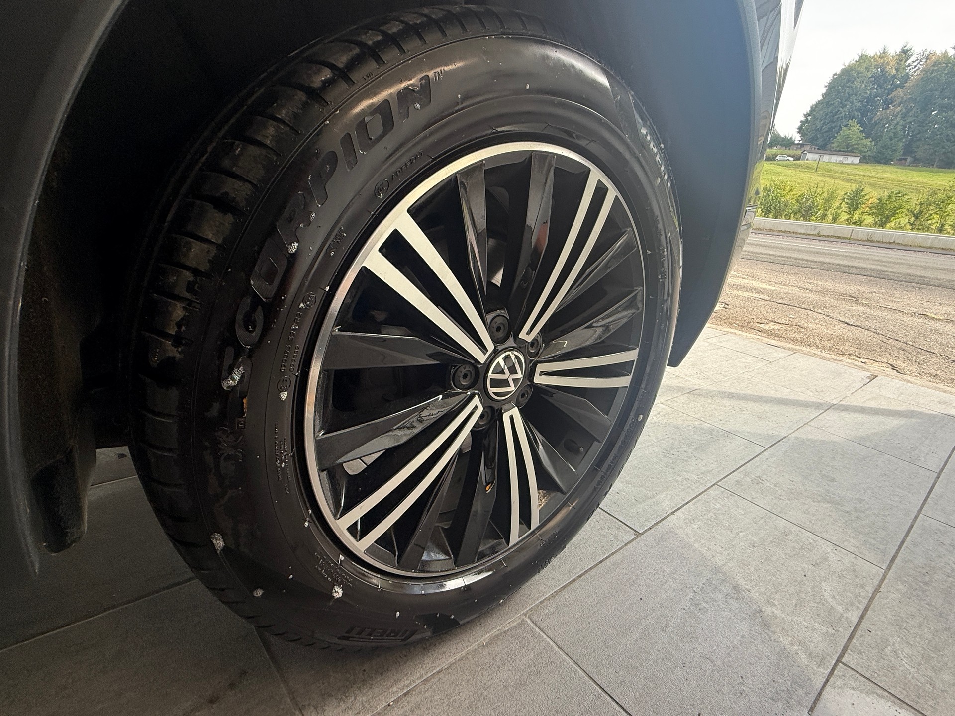 VW Tiguan 2.0 TDI SCR Highline 4Motion DSG Ab 330.- pro Monat AHK 2500KG-image-19