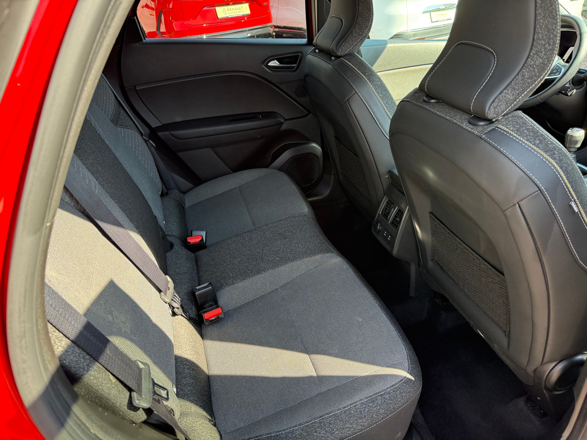 RENAULT Captur 1.3 TCe Techno-image-10