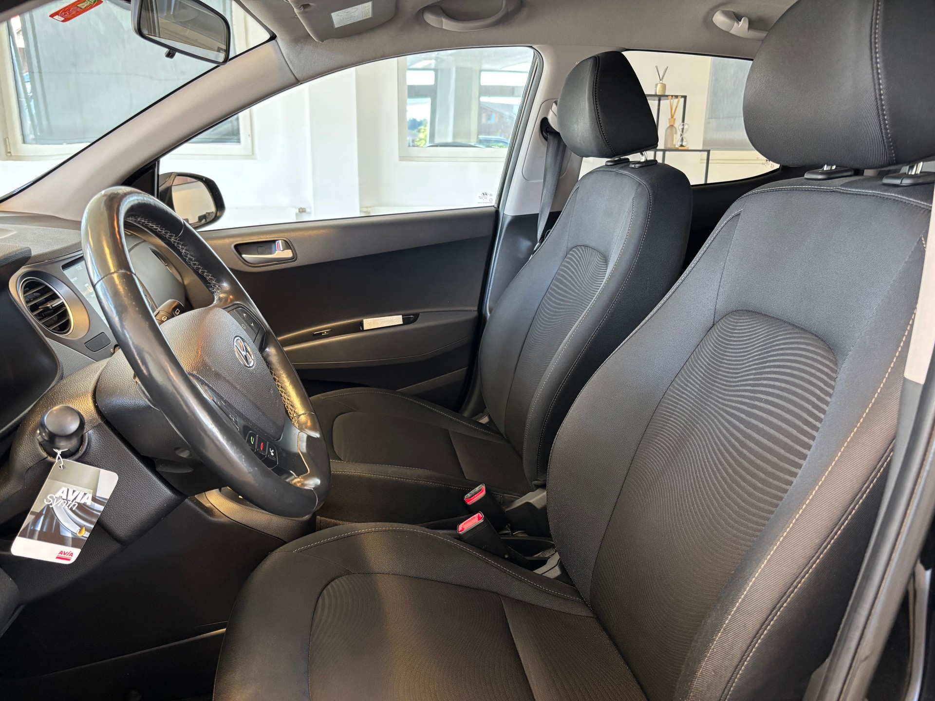 HYUNDAI i10 1.2 Amplia Automatic-image-6
