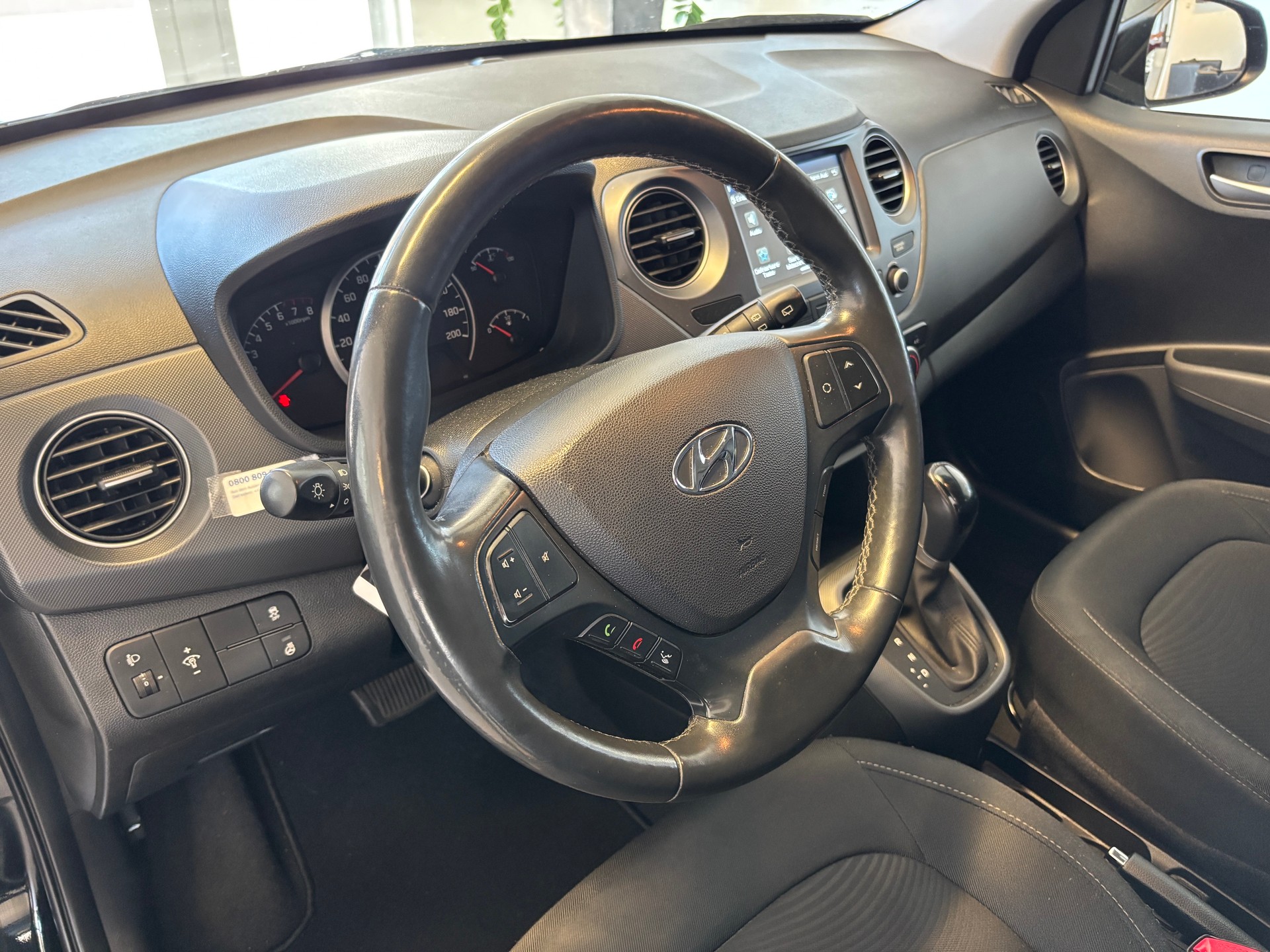 HYUNDAI i10 1.2 Amplia Automatic-image-5