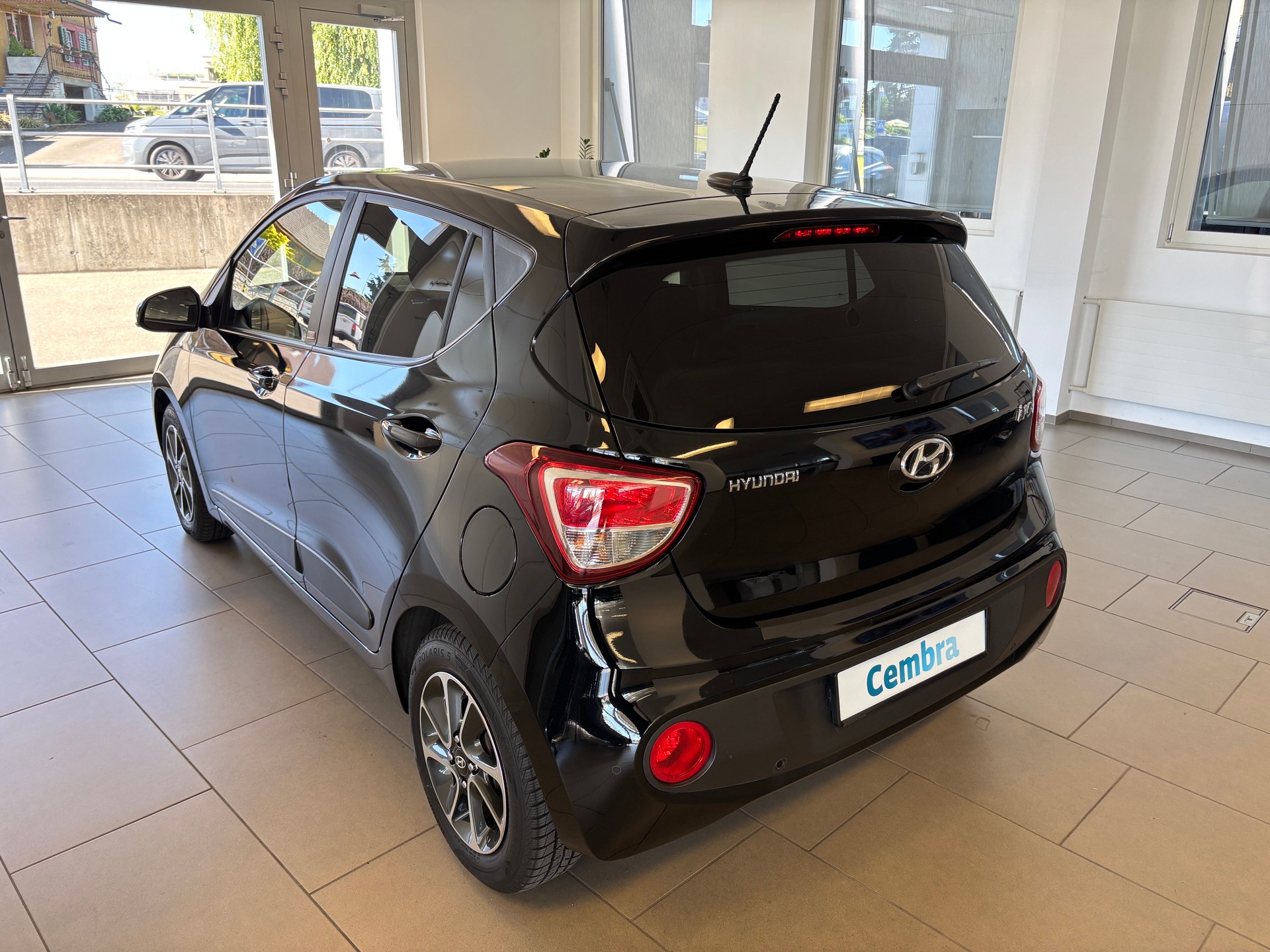 HYUNDAI i10 1.2 Amplia Automatic-showroom-element-3