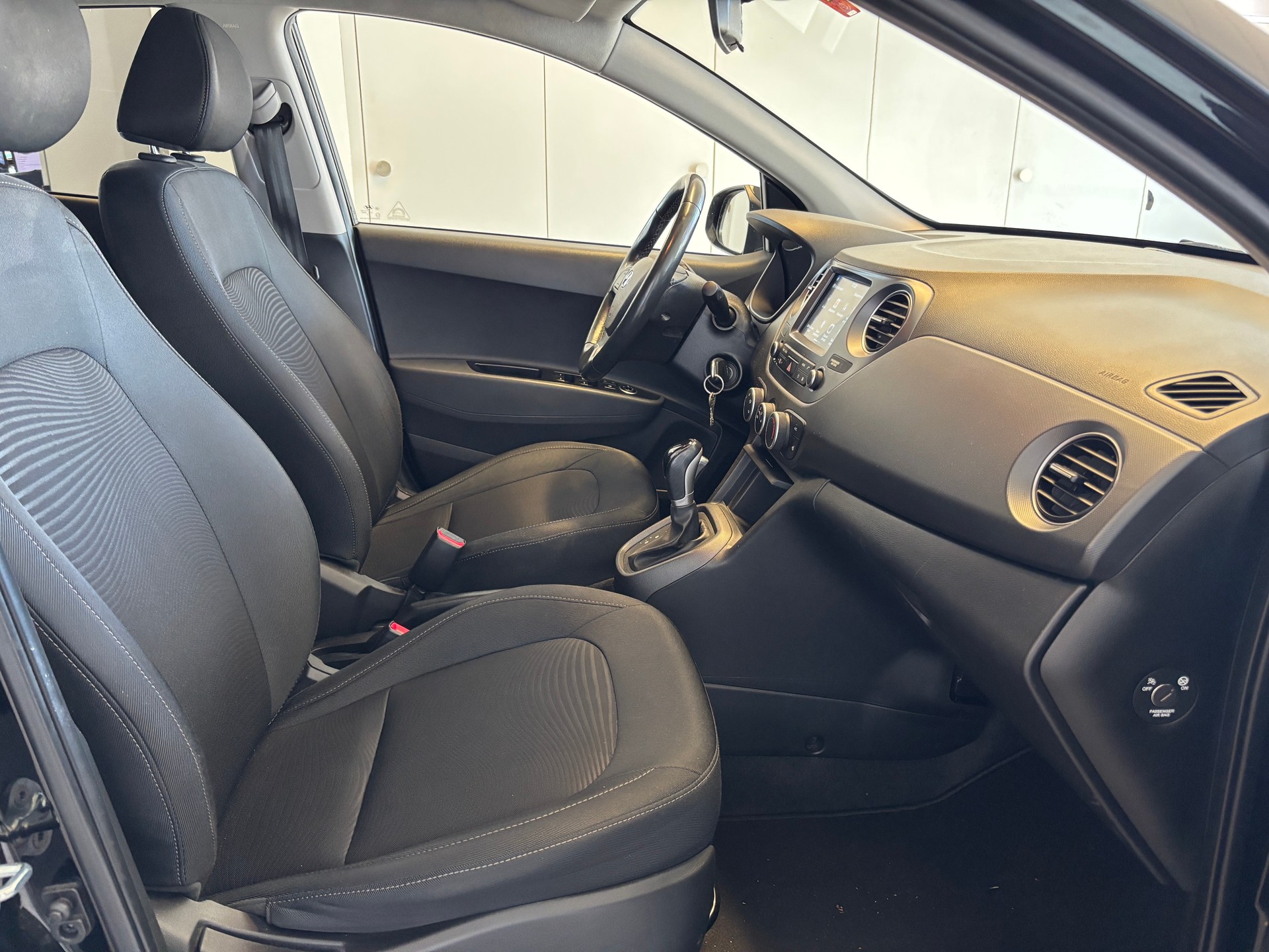 HYUNDAI i10 1.2 Amplia Automatic-image-11